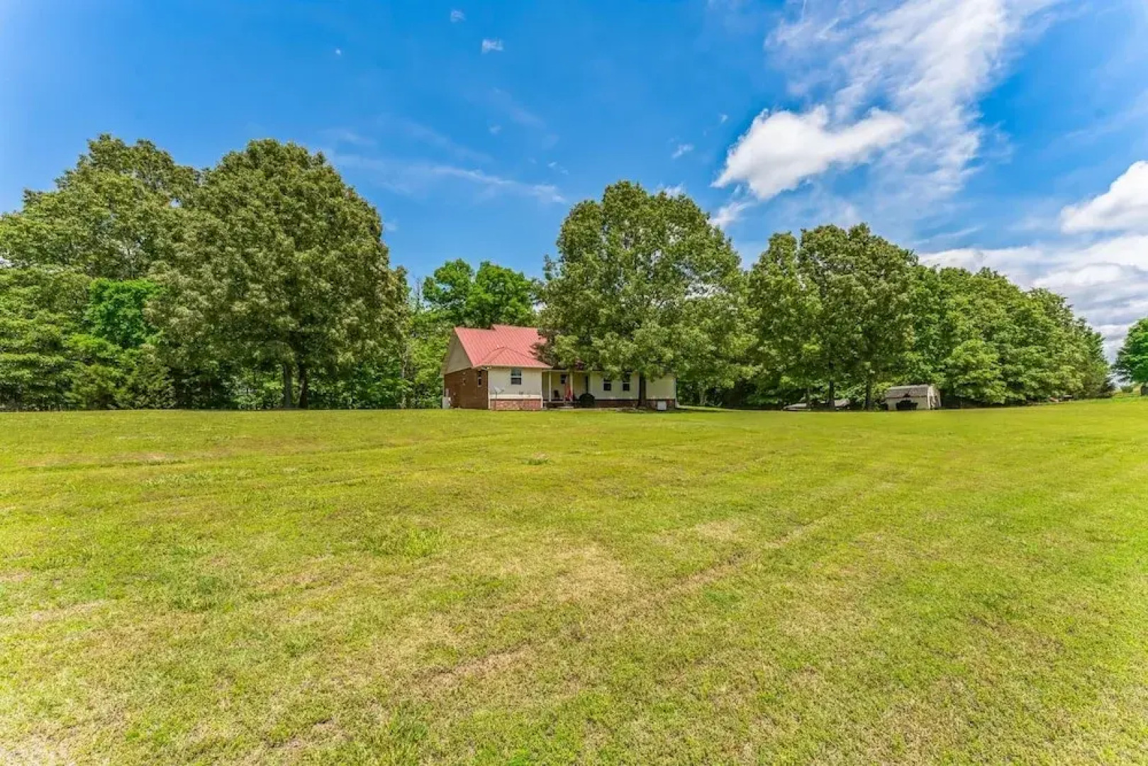 Flippin Haven: Spacious & Cozy Retreat 3 Bedroom Home by RedAwning