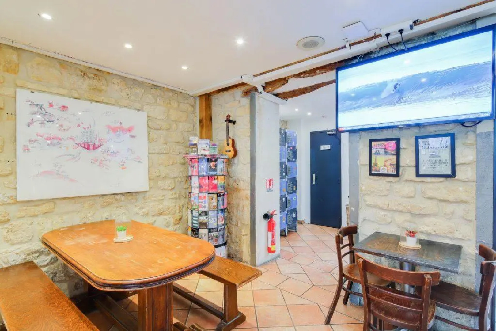 Le Village Montmartre by Hiphophostels