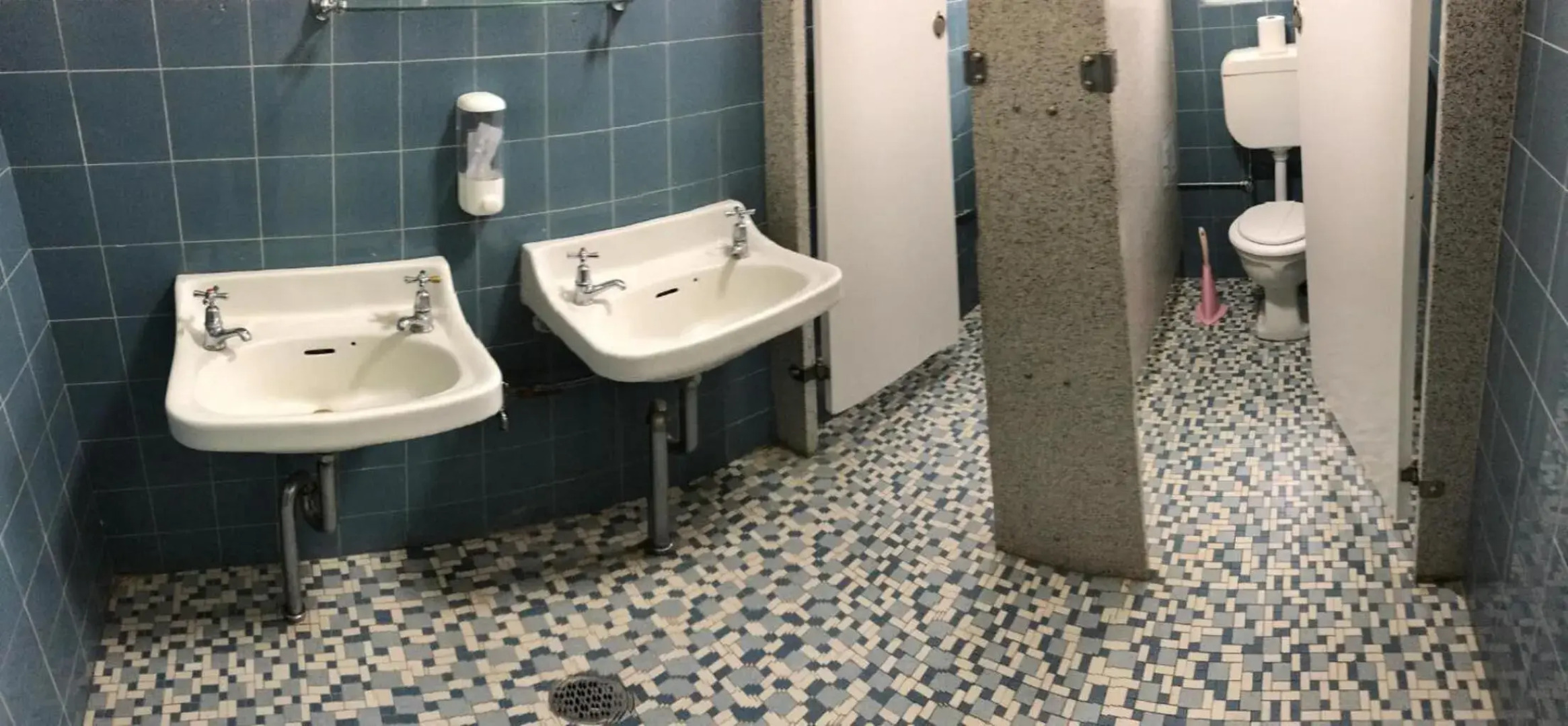 Young Budget Accommodation - Hostel