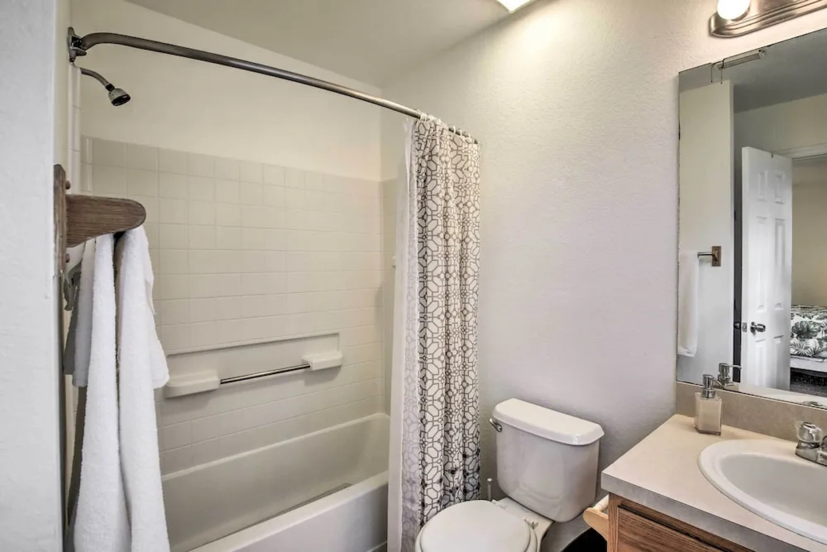 Home w/ Yard: 1 Mi to Indian Rocks Beach & Golf