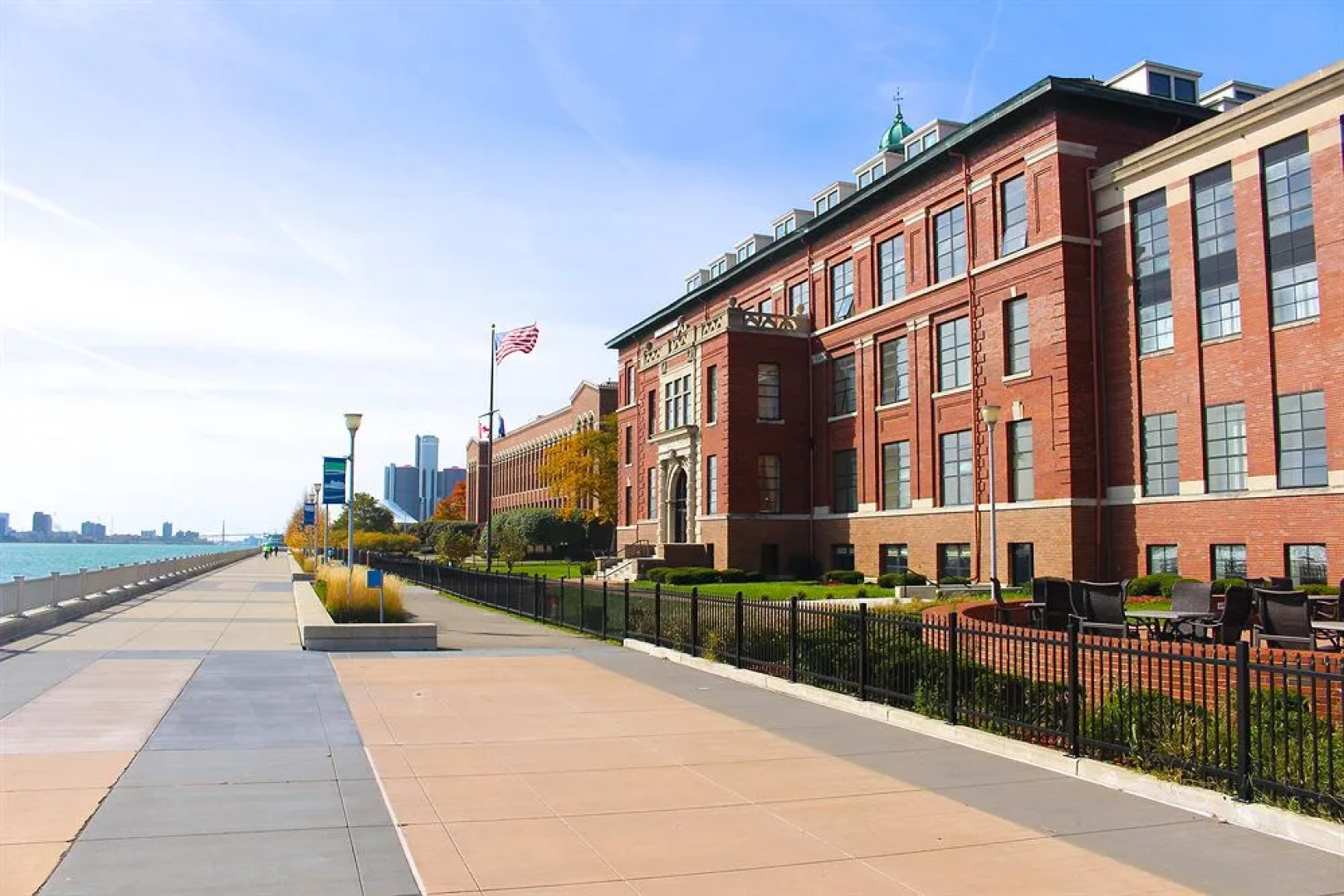 Roberts Riverwalk Hotel Detroit