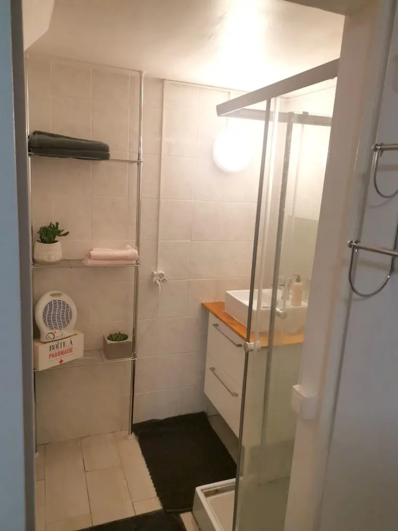 Apartment with 2 Bedrooms in Villeneuve-Le-Roi, with Wifi