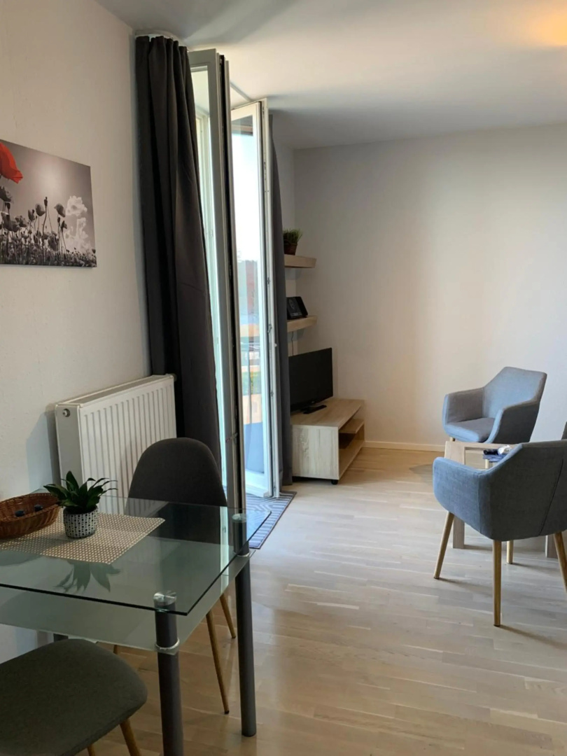 Einraumapartment mit Seeblickbalkon