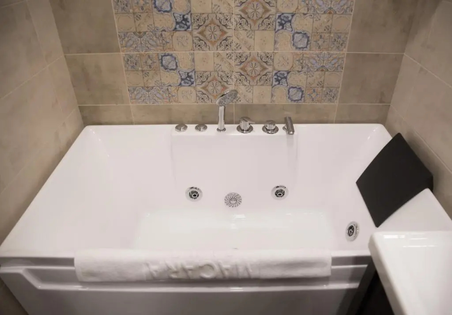 Macara Sheki City Hotel