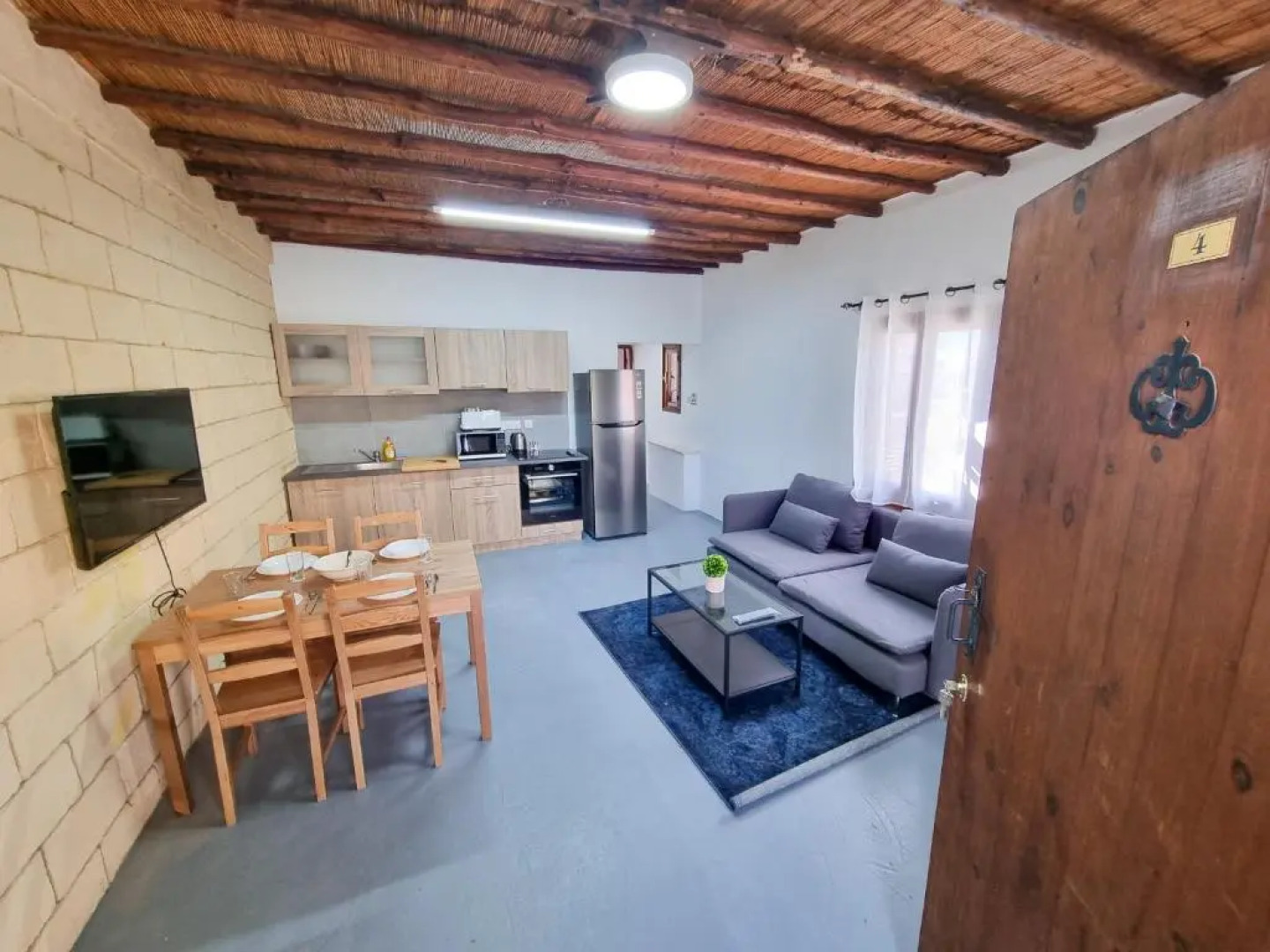 Mountains Retreat Rooms & Suites