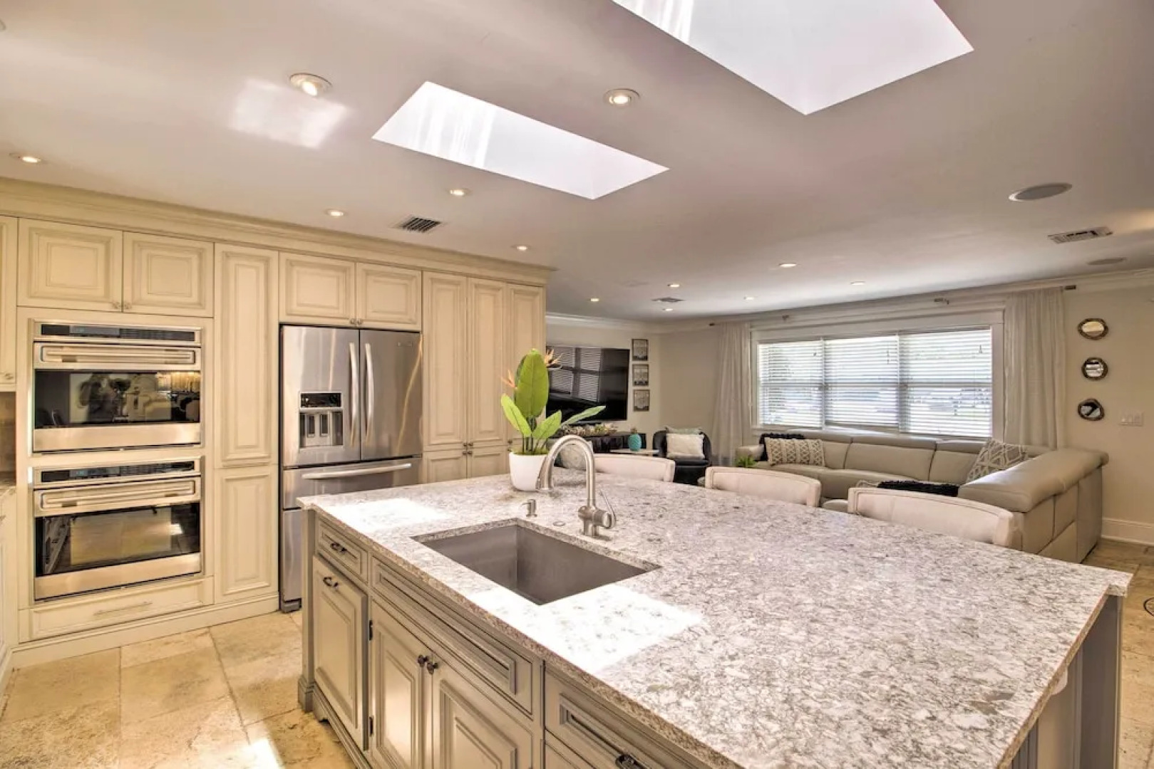 2 Mi to Dtwn: Luxury Getaway in Palm Beach Gardens