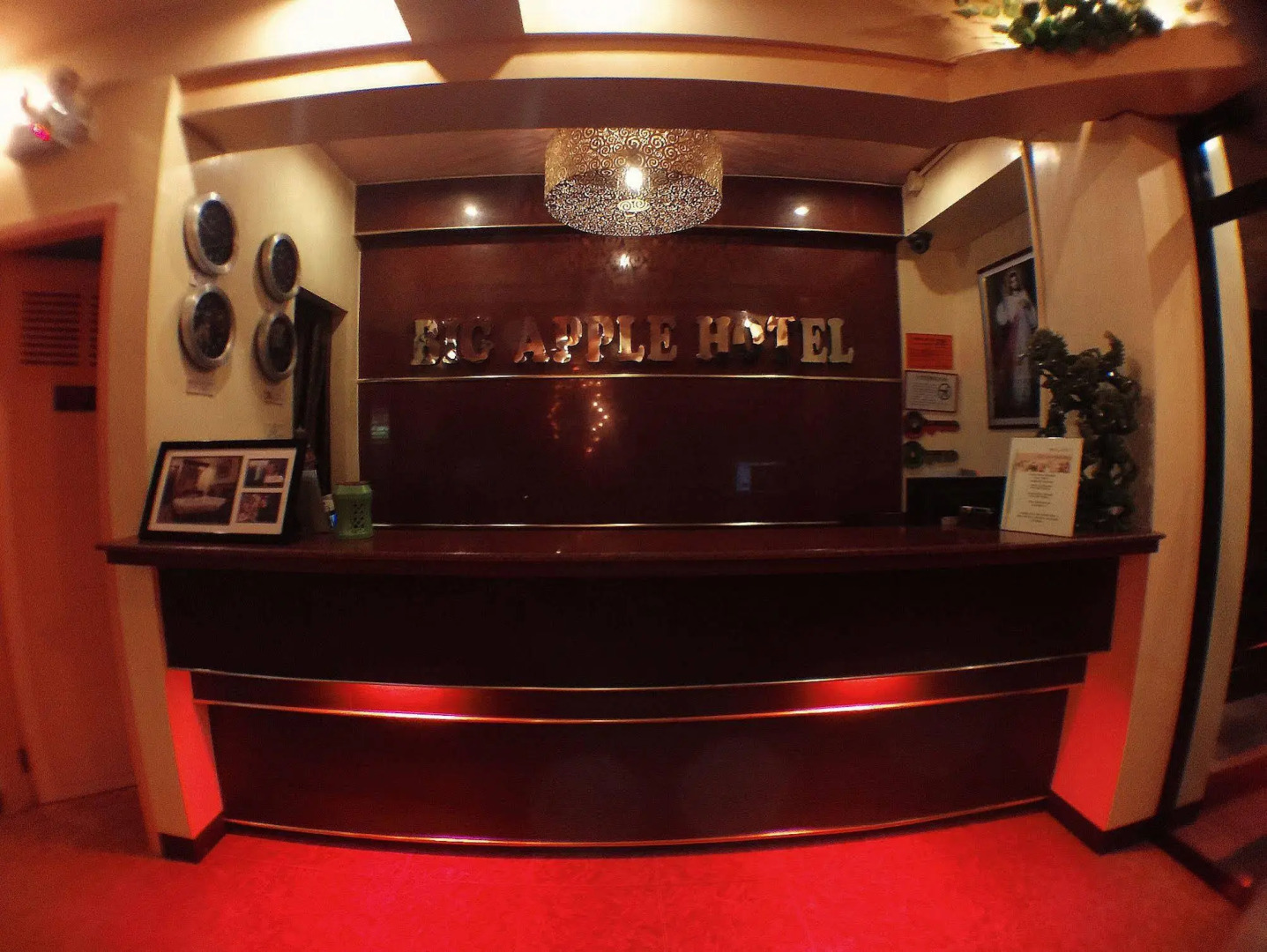 Big Apple Hotel & Bar