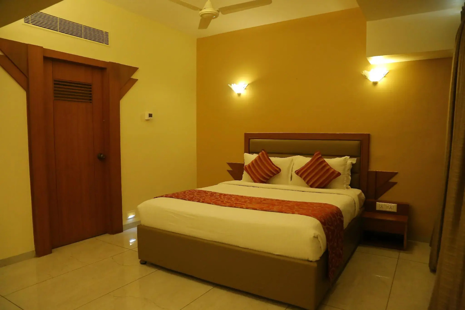 Capital O 8169 Hotel Salem Castle