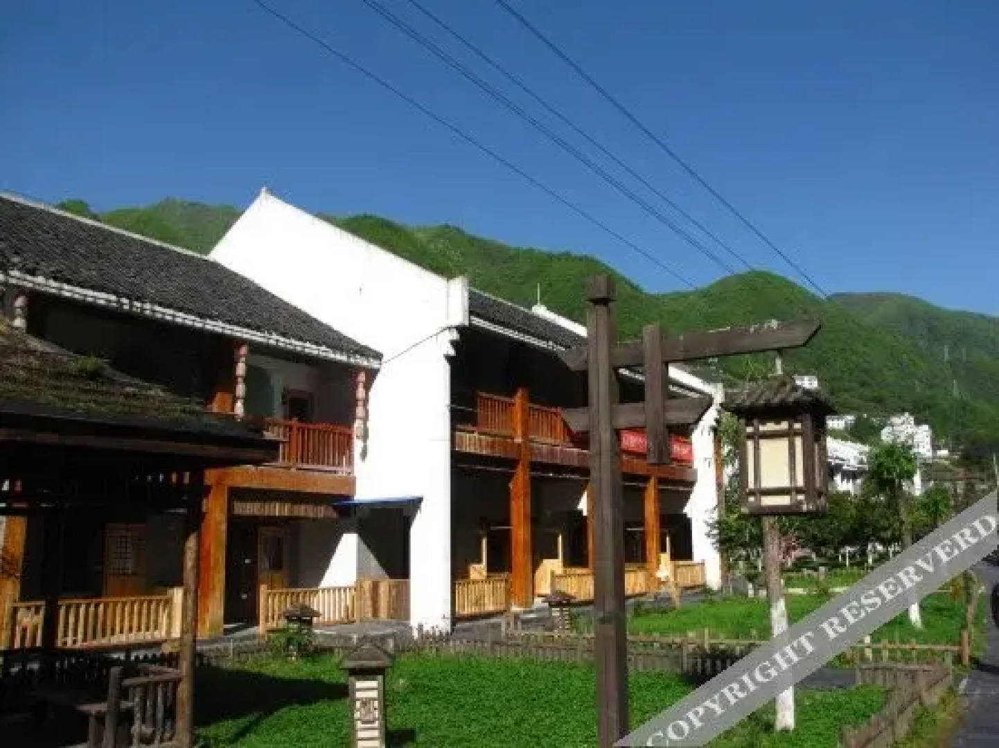 Yinju Xiangxi Inn