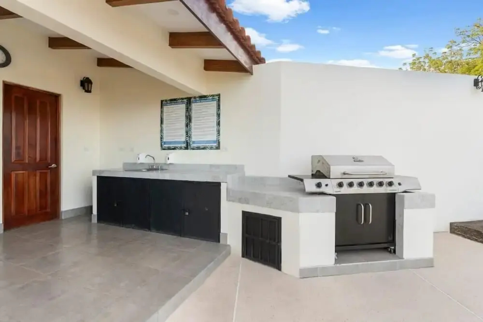 Stylish Villa with Brand-New Furniture, Panoramic Ocean Views, and Infinity Swimming Pool & Hot Tub