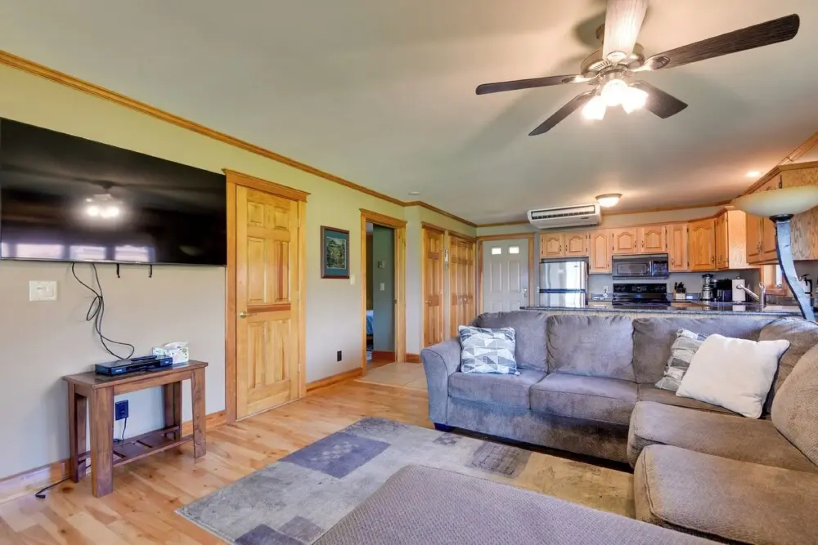 Pool Access: Waterfront Lake Memphremagog Condo!