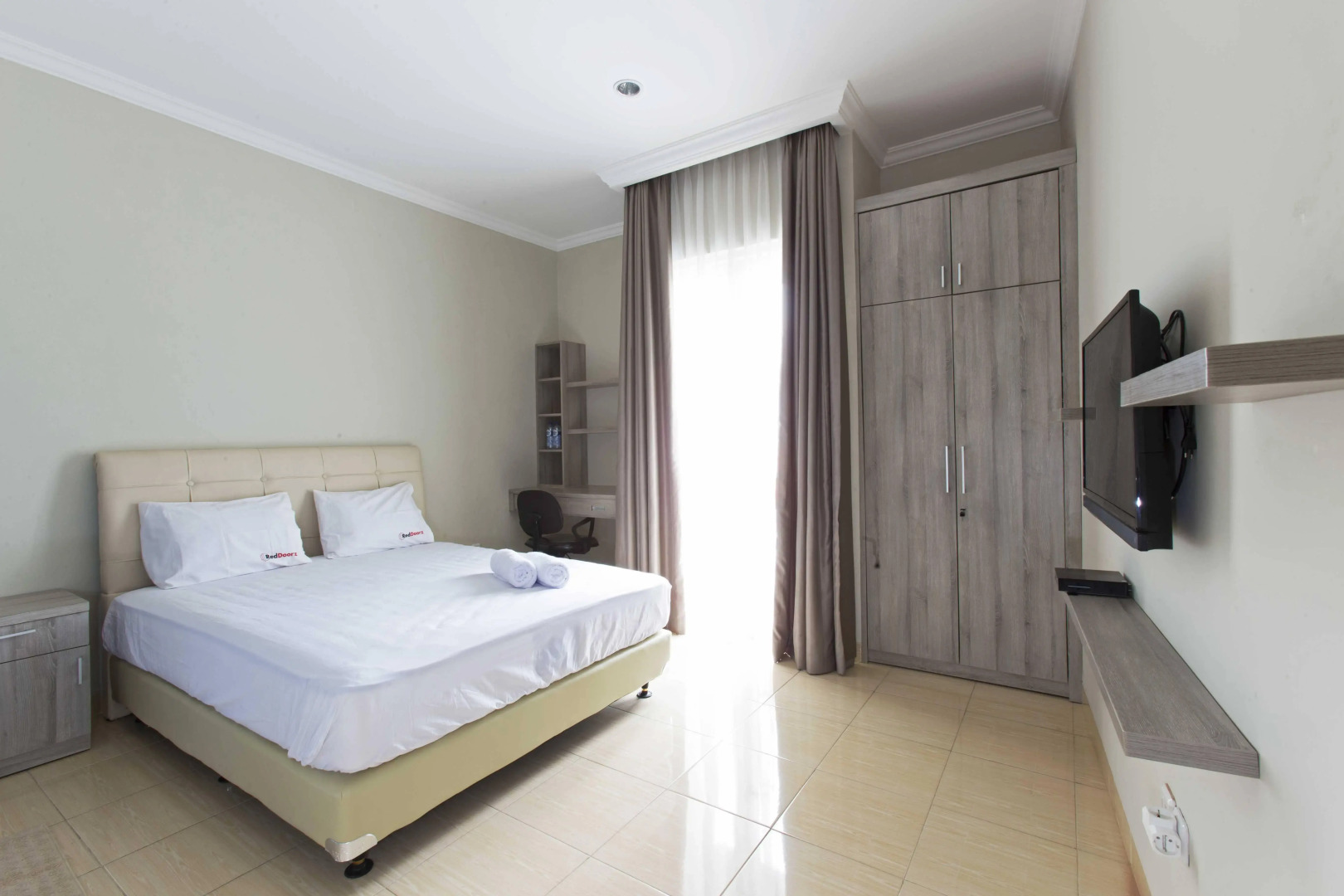 RedDoorz @ Pejompongan Baru