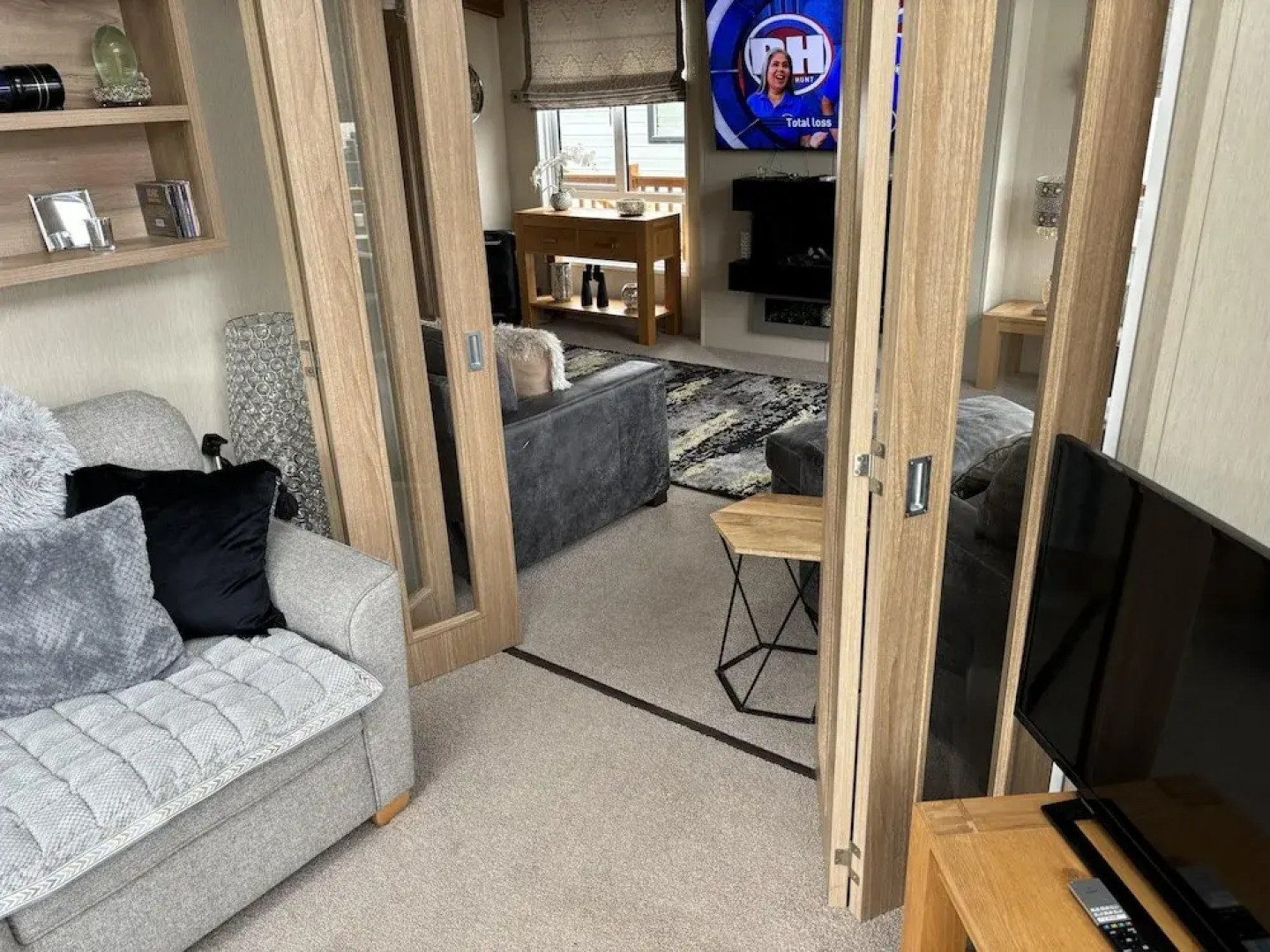 Edinburgh Lodge-sleeps 6-pet Friendly-beach&views