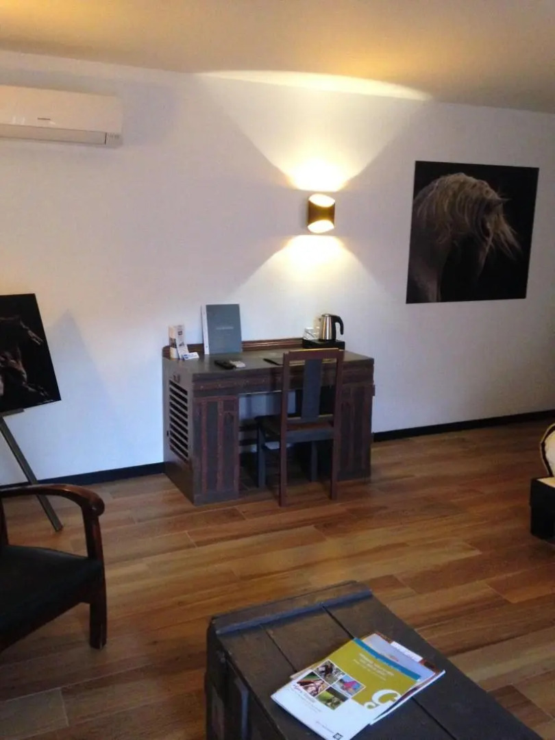 Le Continental Hotel