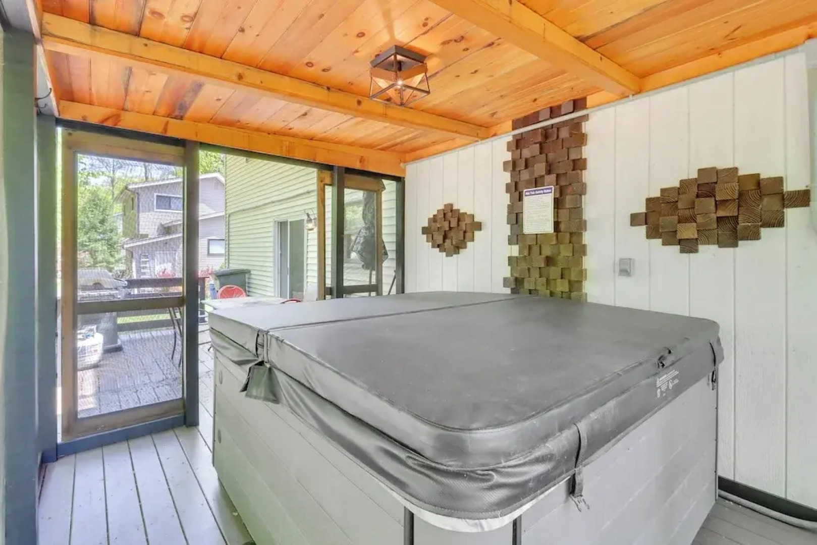 Private Hot Tub & Fire Pit: Pocono Lake House!