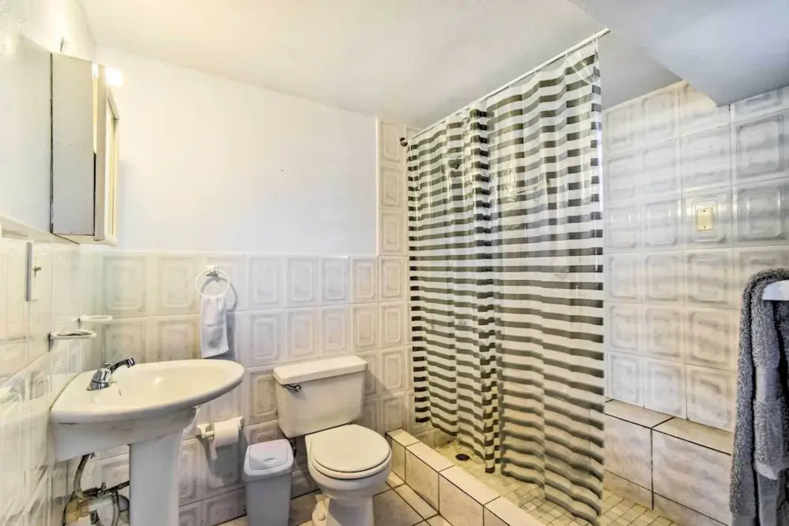 Tropical Oasis: Bay Views ~ 2 Mi to Playa Sardinas