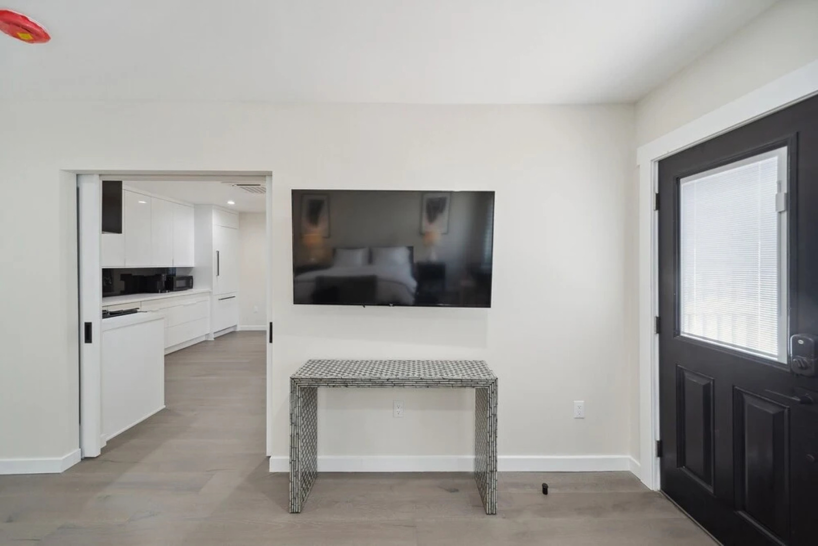 Chic Executive - Historic Floral Park Guest House 1 Bedroom Bungalow by Redawning