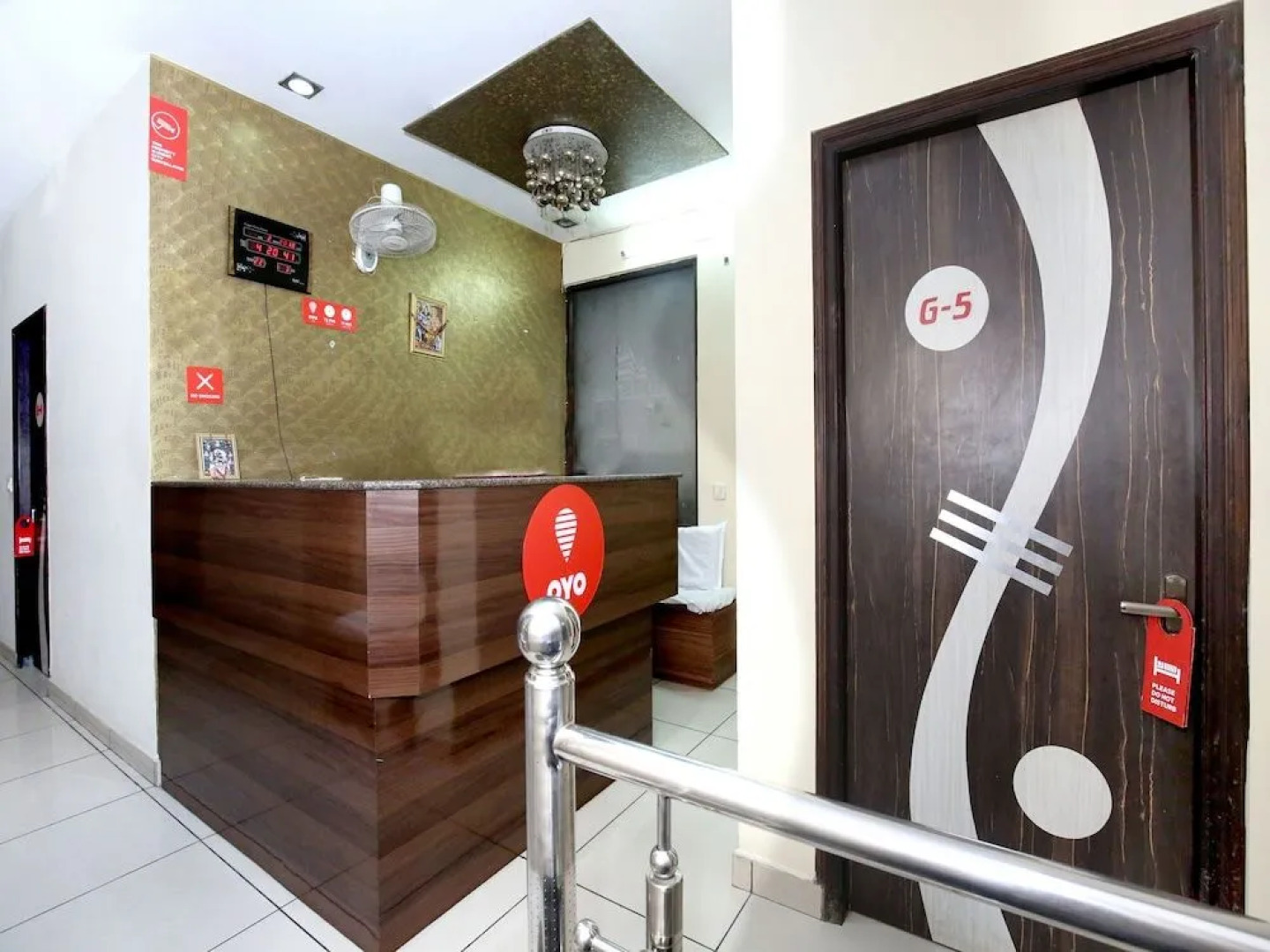 OYO 11844 Silver Star