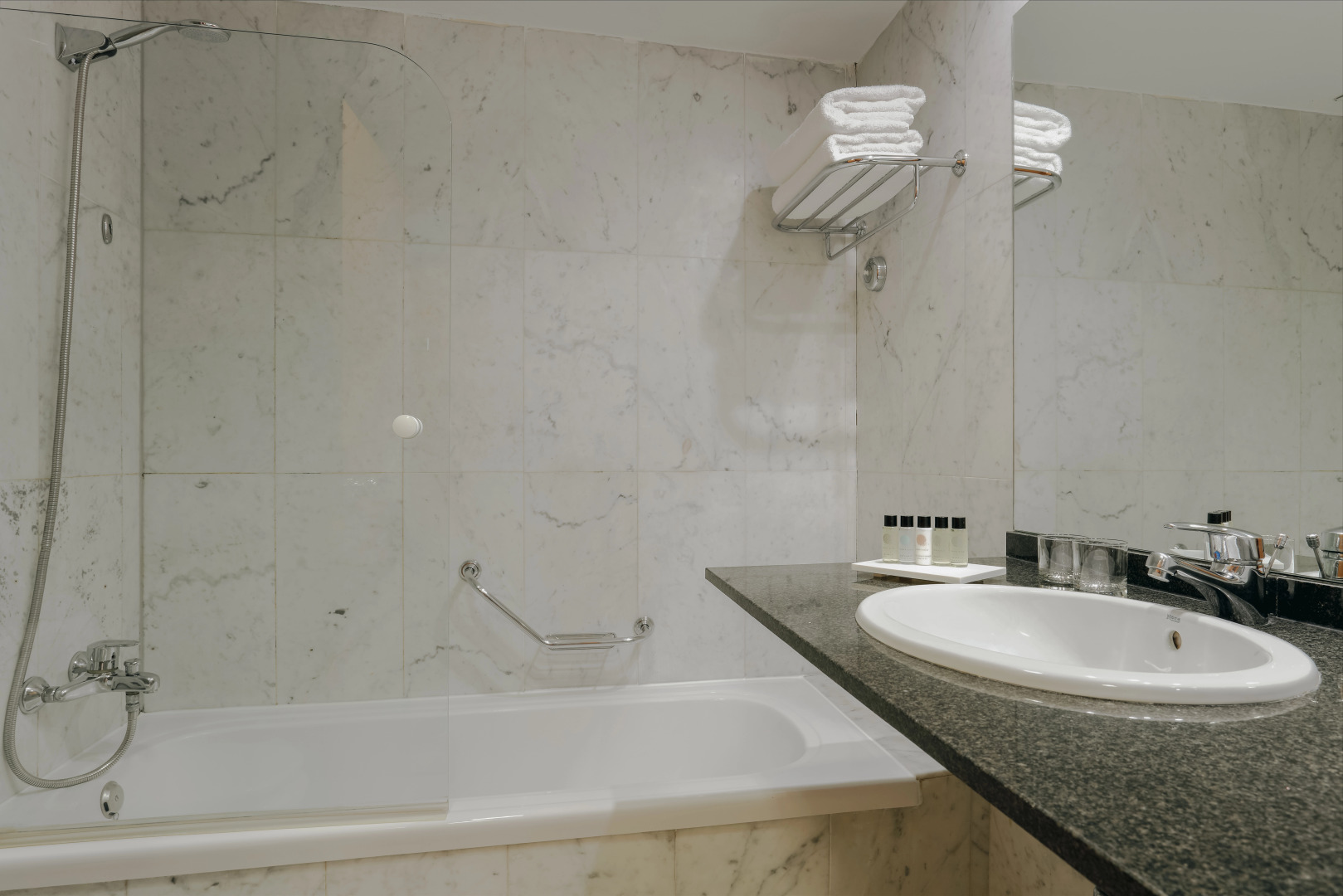 Отель Сatalonia Barcelona Beach