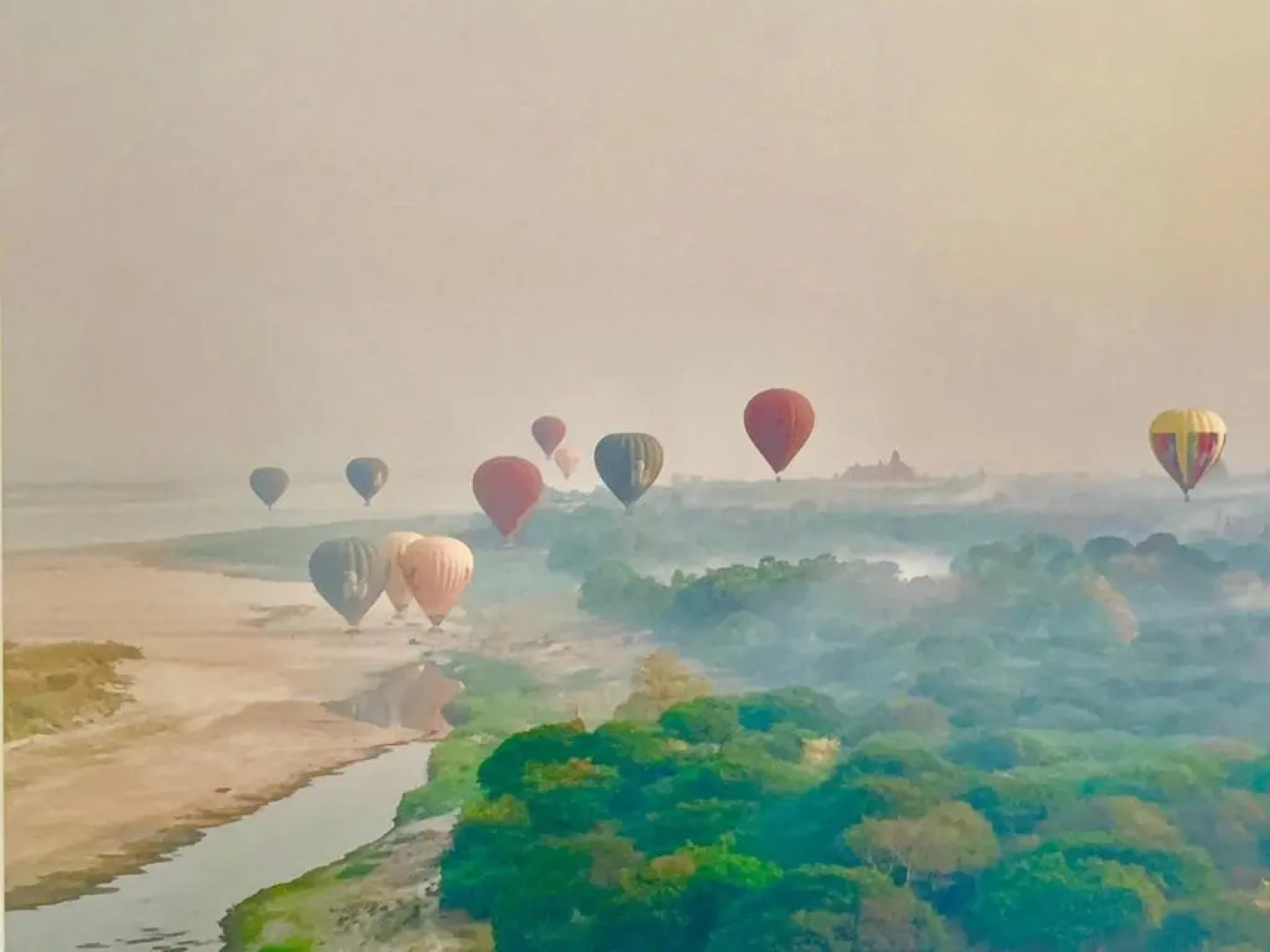 La Tour D'Héloïse - 10' De Bruxelles