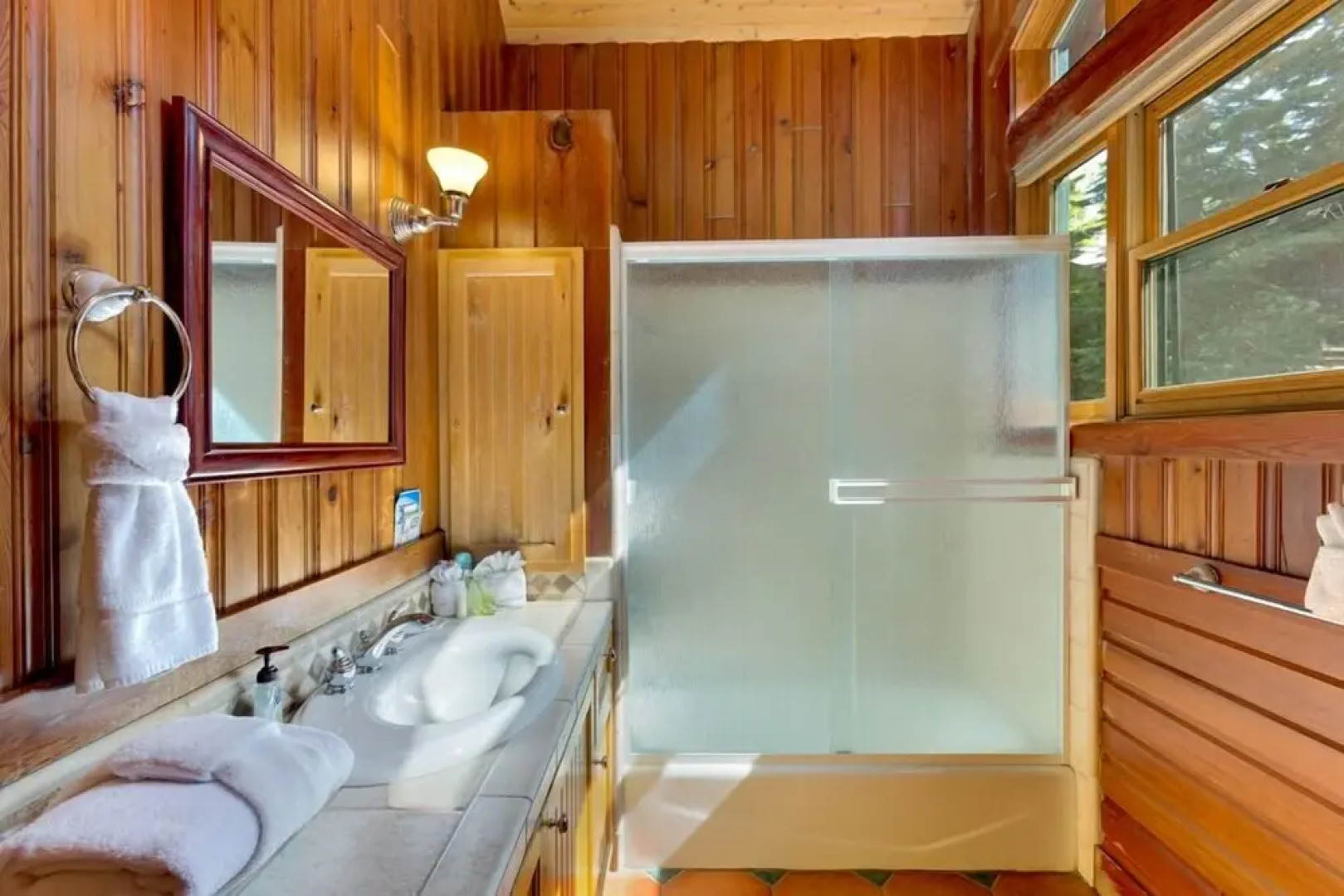 On Lake Tahoe!! Close to Heavenly and Casino's