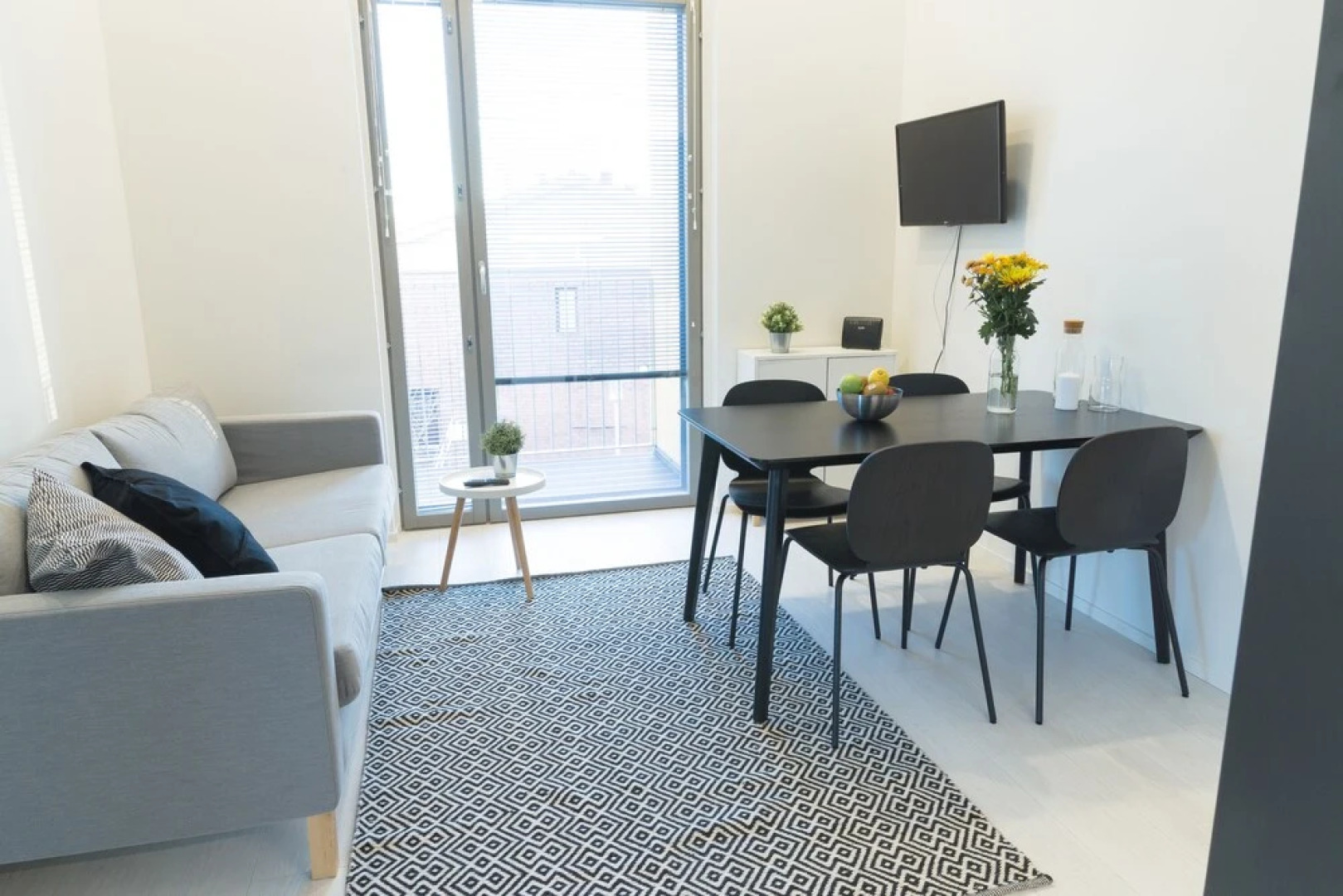 SSA Spot stylish 3-room apt ID 5001B18