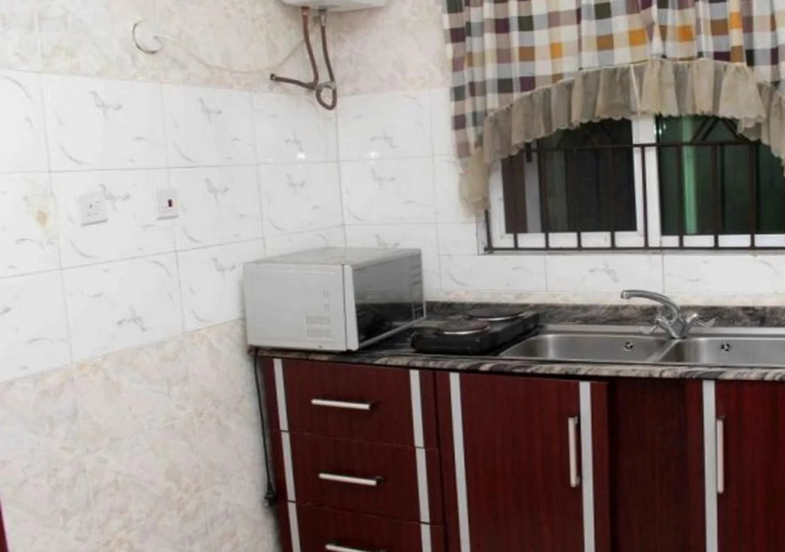 Vic James Apartments