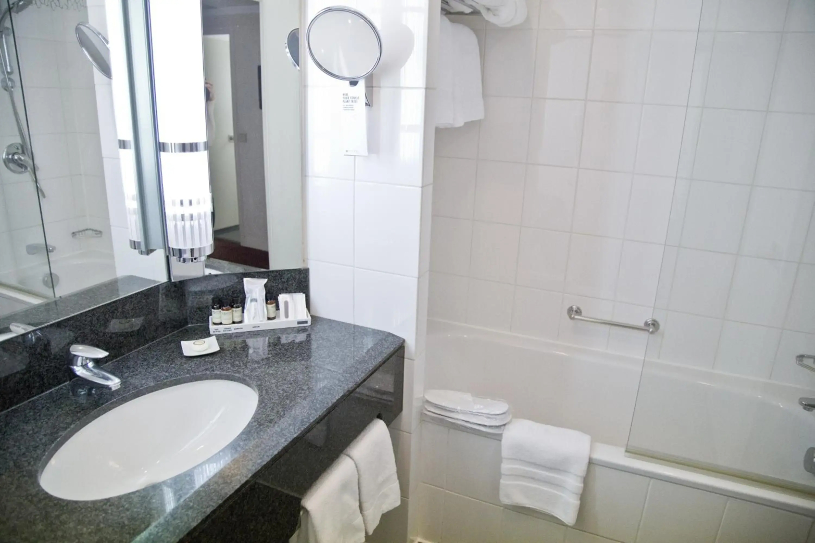 Отель Pullman Bucharest World Trade Center