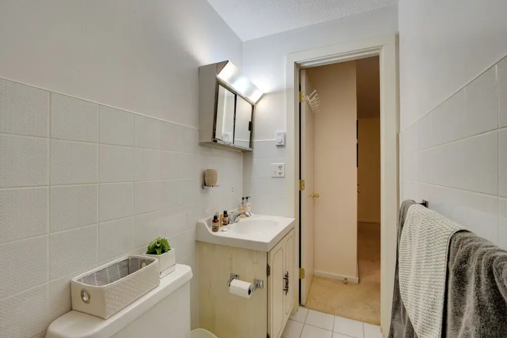 Dover Condo w/ Grill & Balcony: 3 Mi to Mt Snow!
