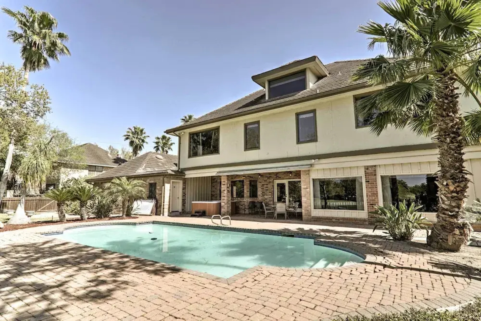 Pool & Hot Tub: Lakefront Harlingen Home