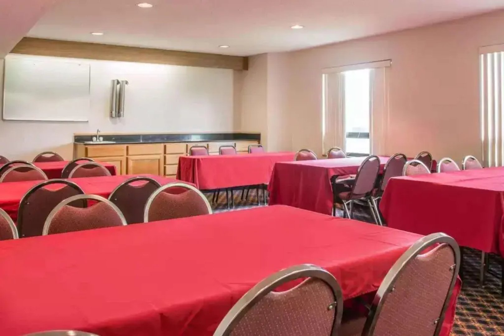 Days Inn Flint / Bishop International Airport