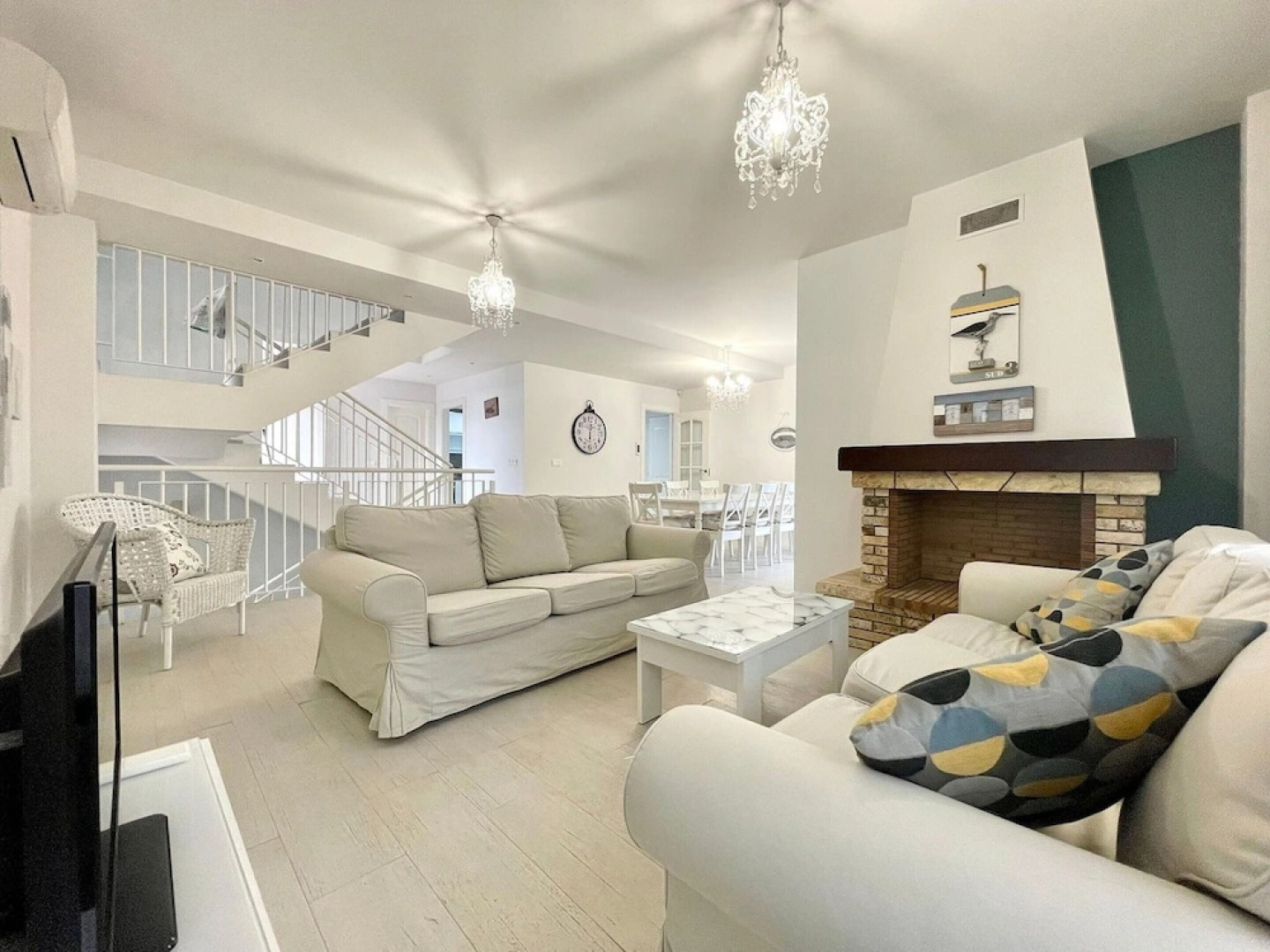 Sunlit Villa Near Golf