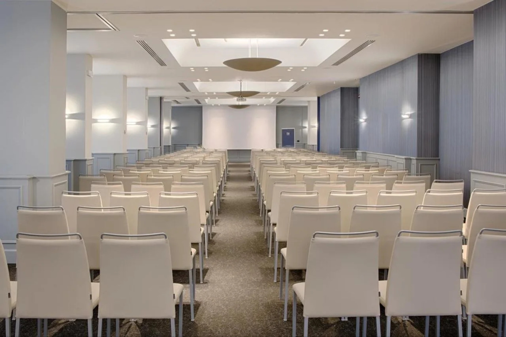 Отель NH Bologna de la Gare