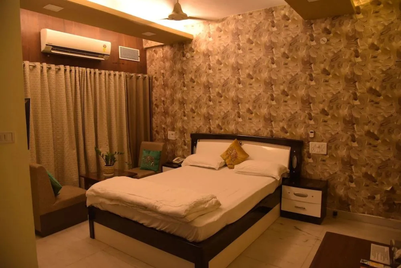 Hotel Amit Palace