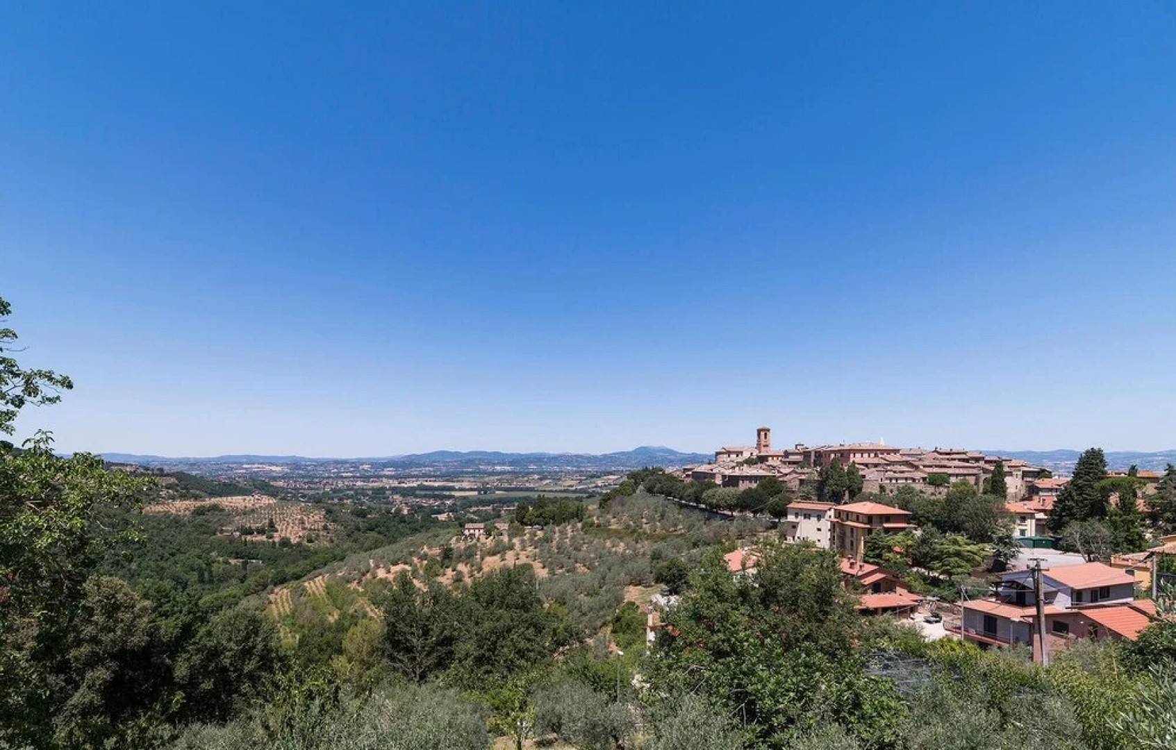 Beautiful Home in Perugia With 6 Bedrooms, Private Swimming Pool and Outdoor Swimming Pool