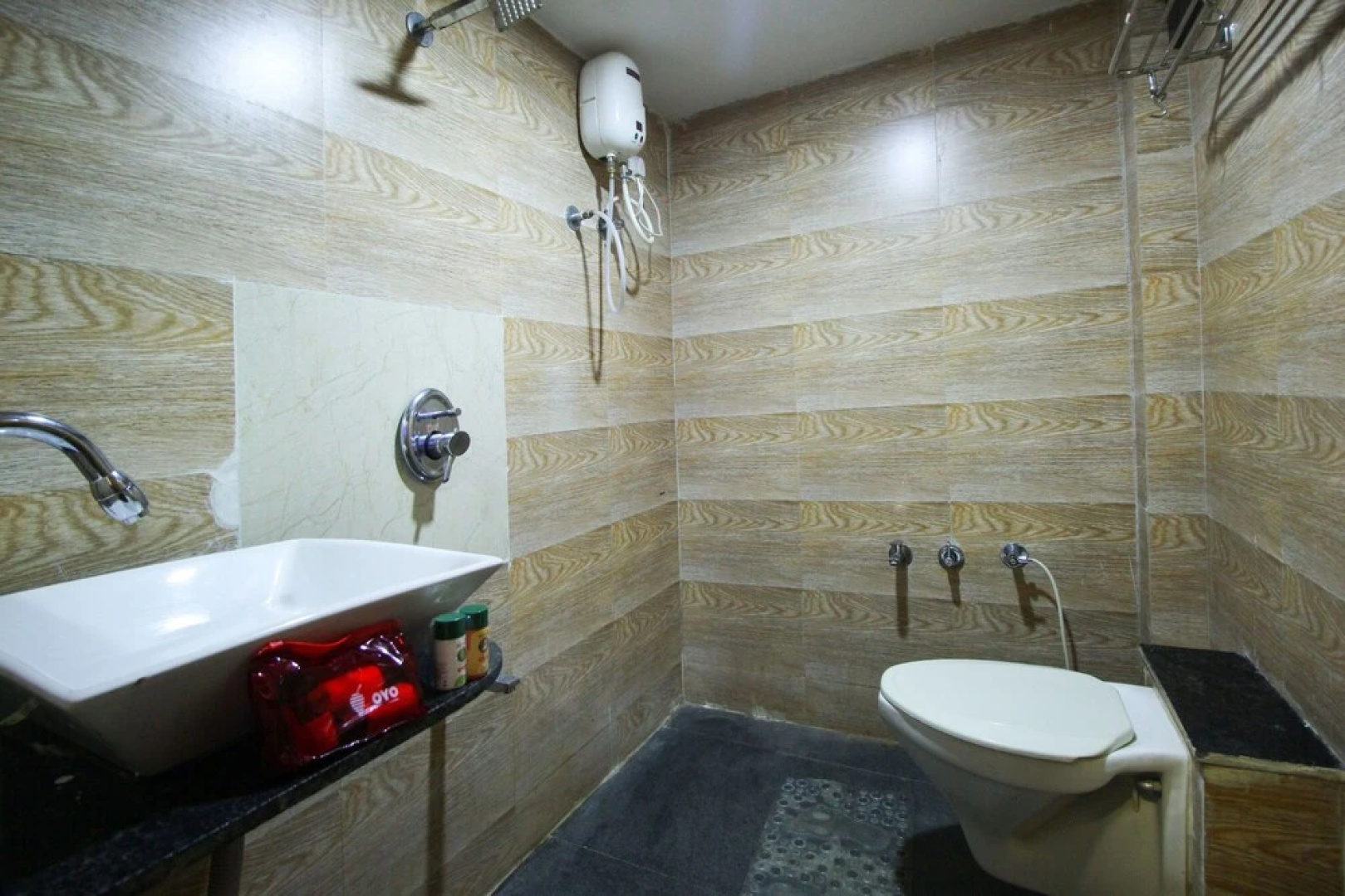 OYO 5122 Hotel Midway Residency