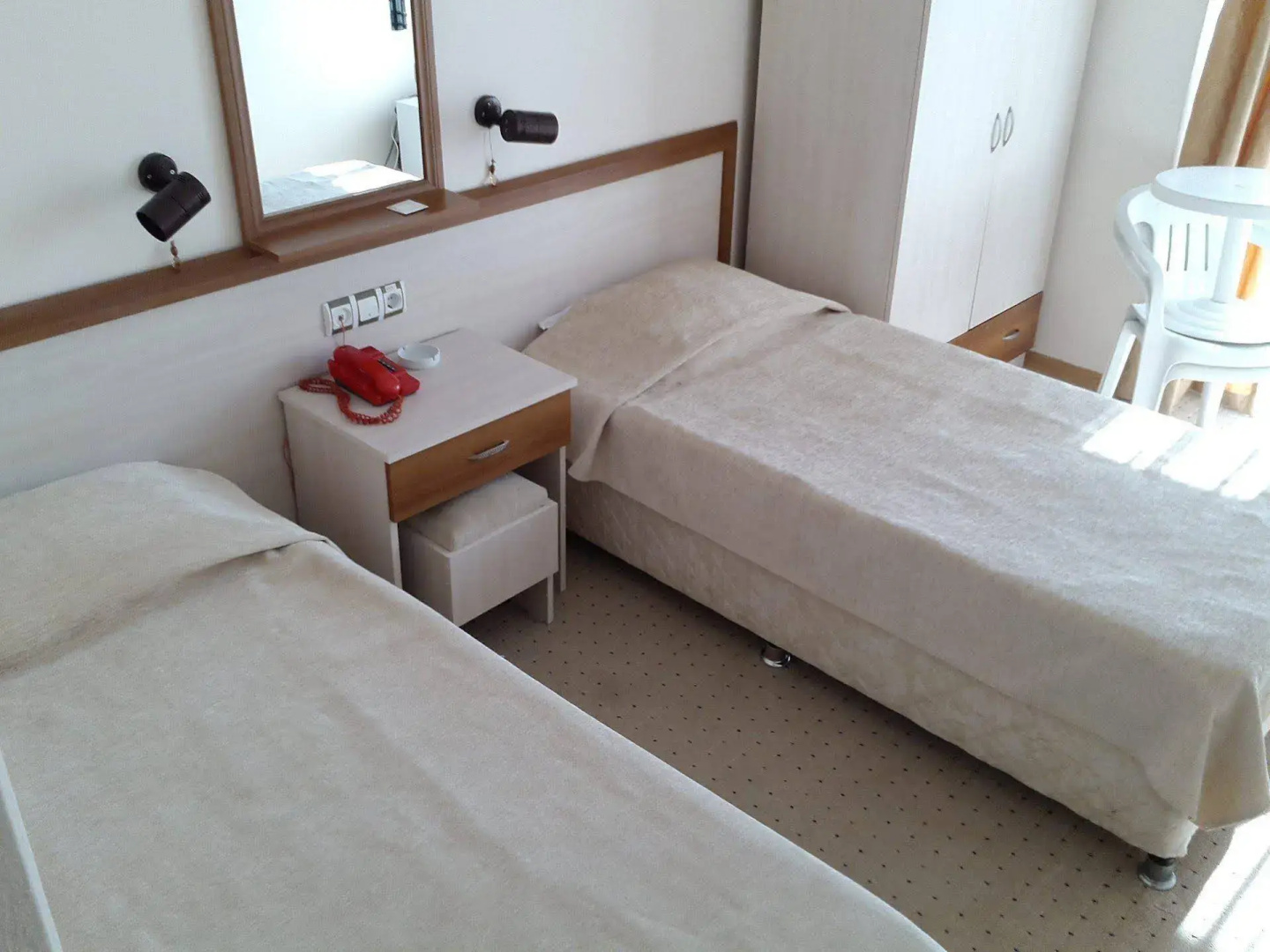 Saturn Hotel