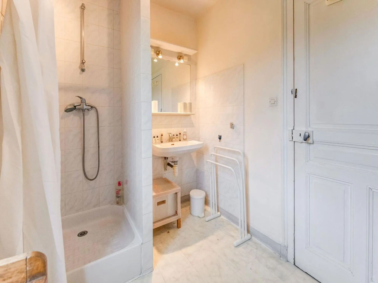 Pretty Holiday Home in Golleville with Private Garden