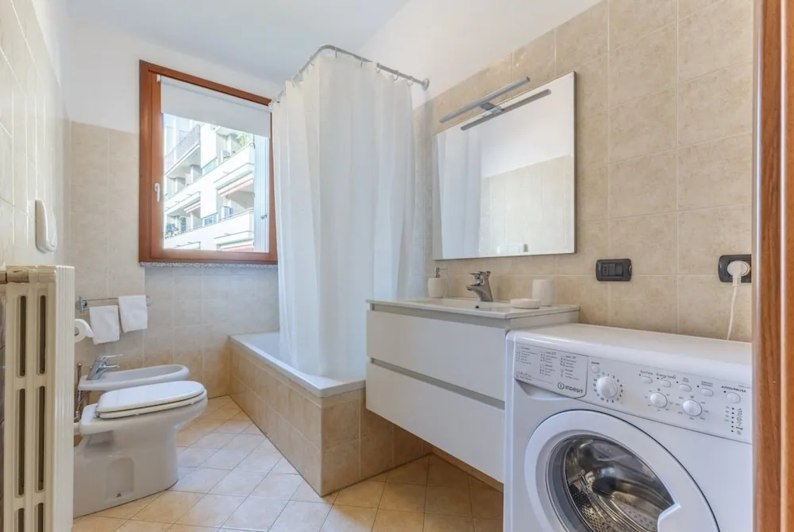 Suitelowcost - Limbiate