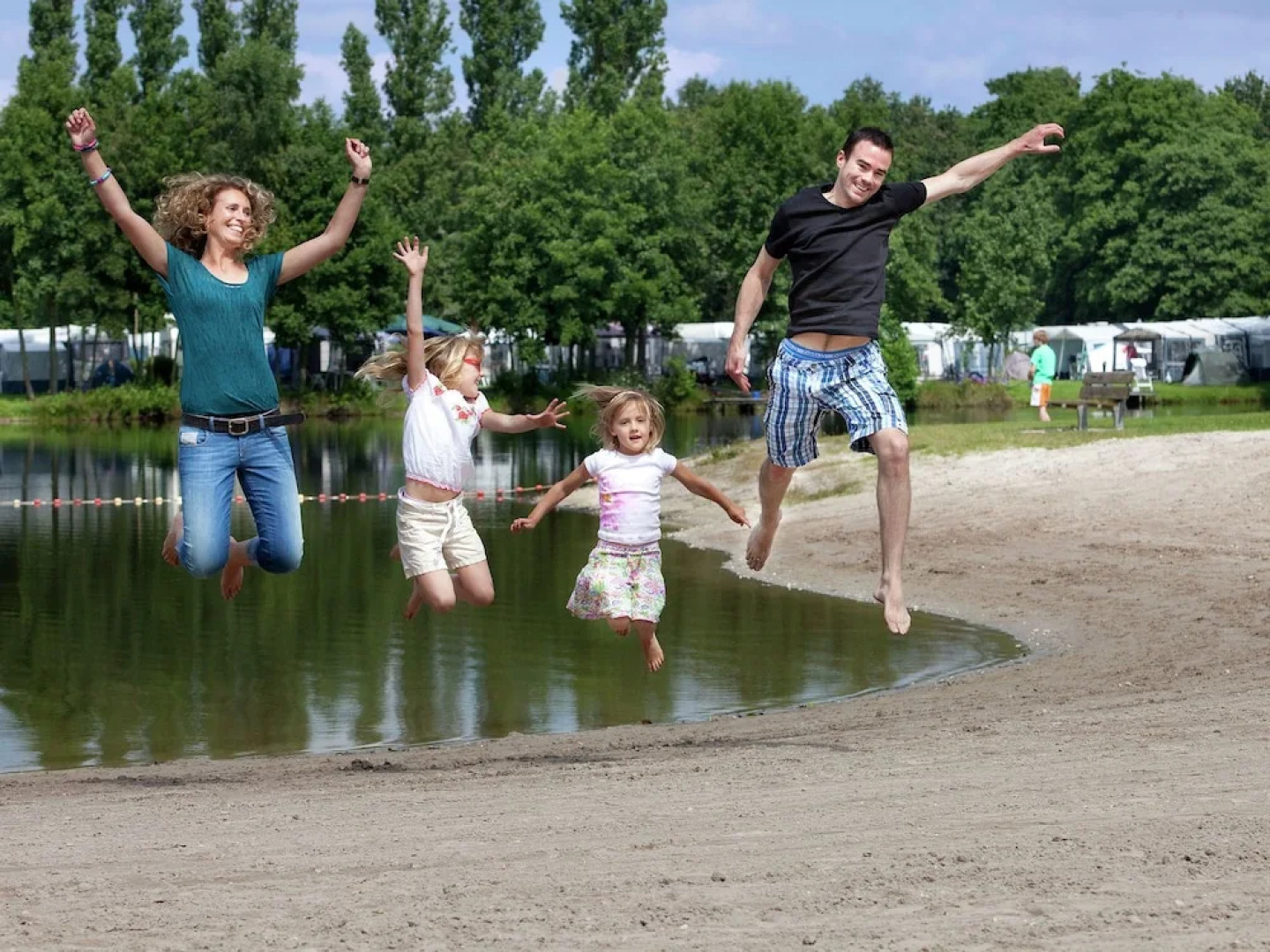 Luxurious Detached Villa with Washer, in de Maasduinen Area