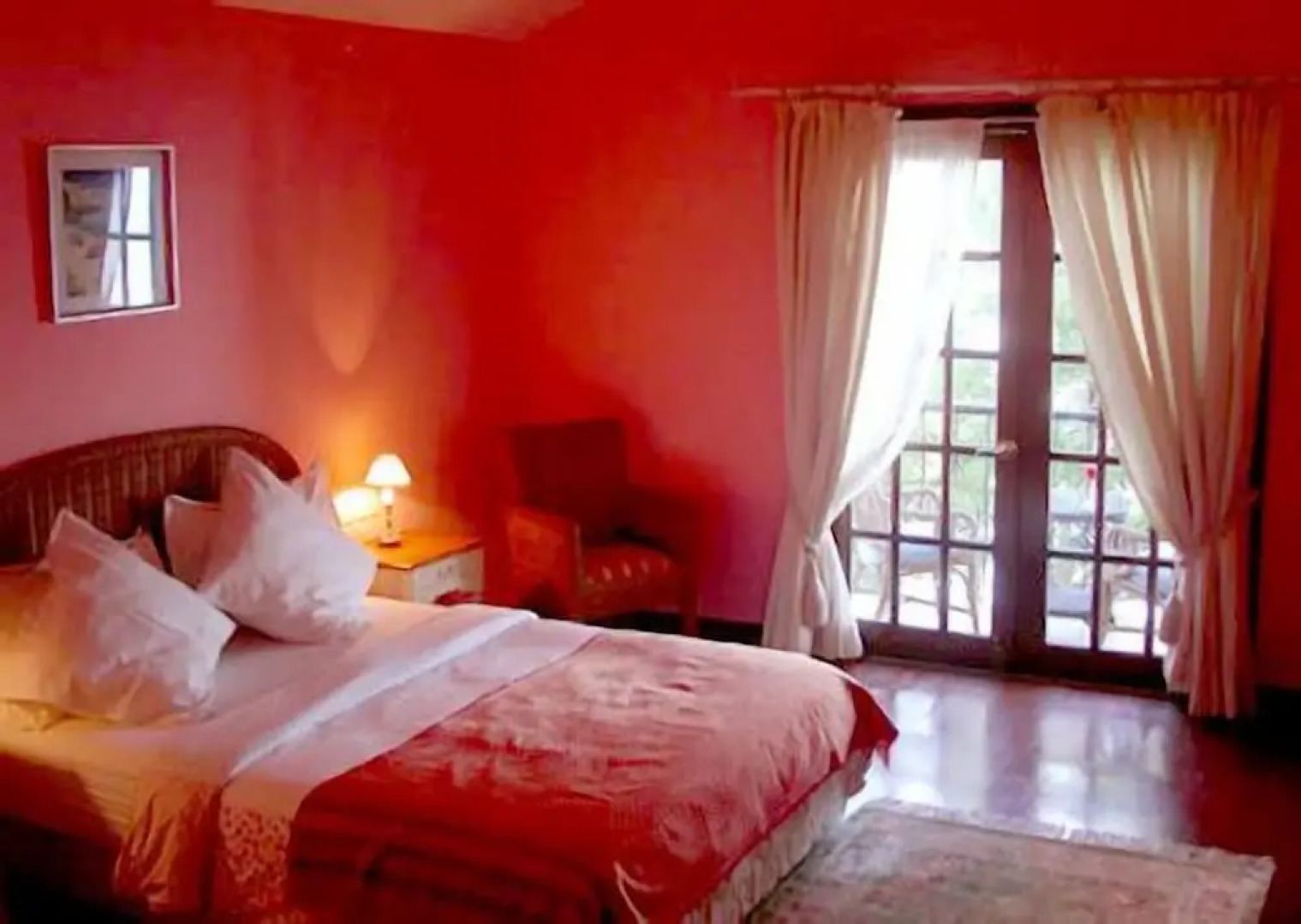 Las Flores Country & Beachside Hotel