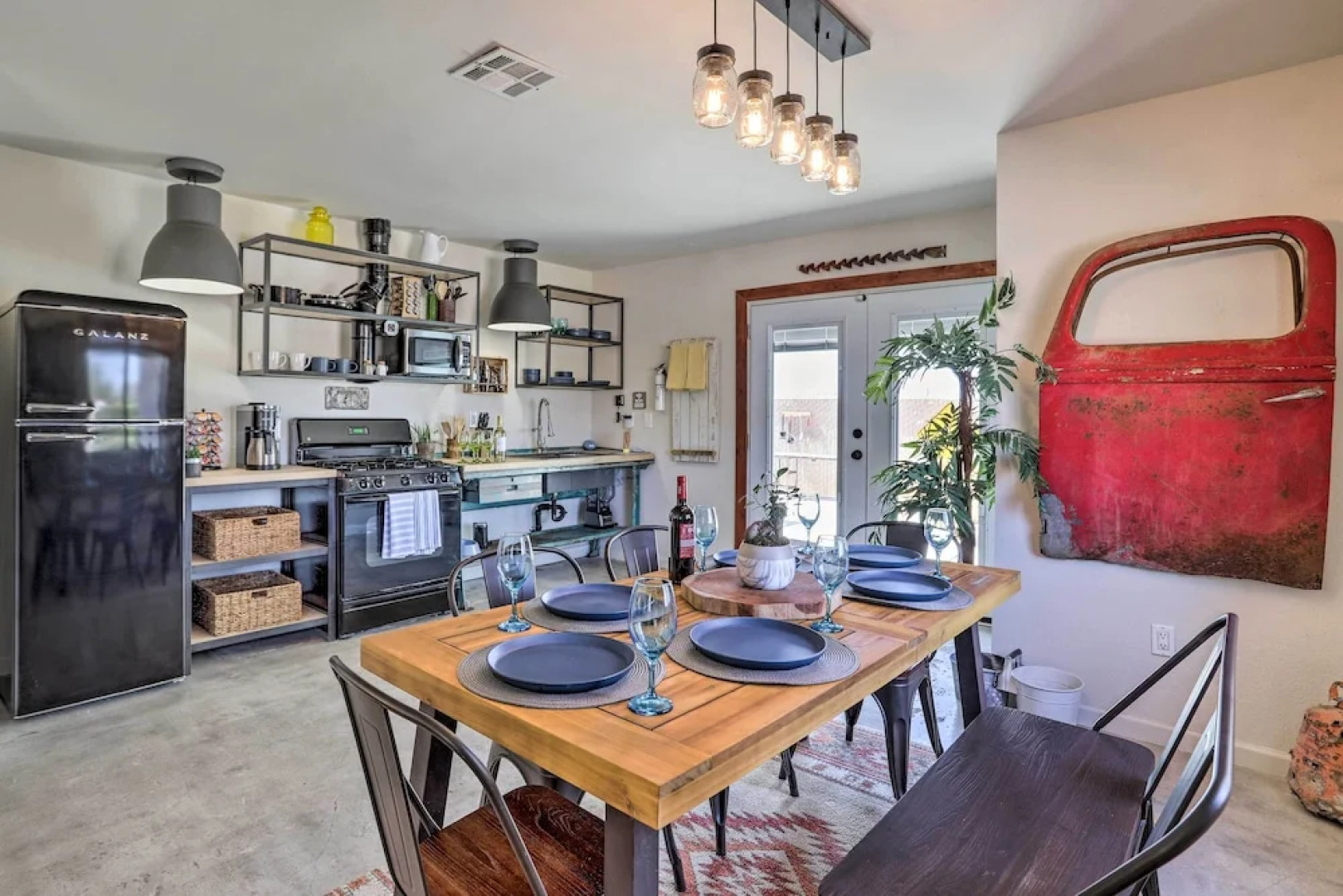 Indie-eclectic Desert Home w/ Hot Tub + Patio