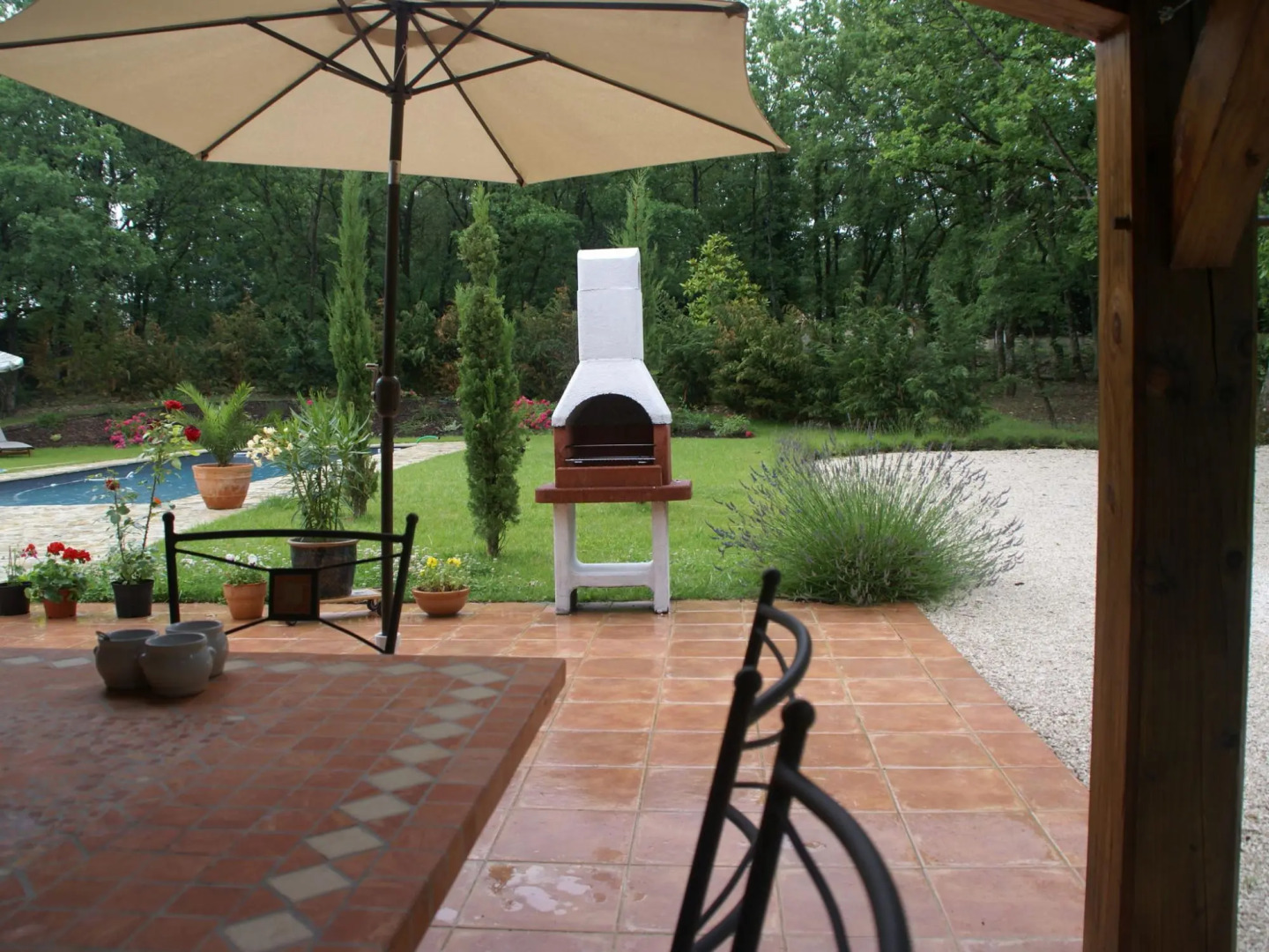 Stunning villa with private swimming pool and large garden