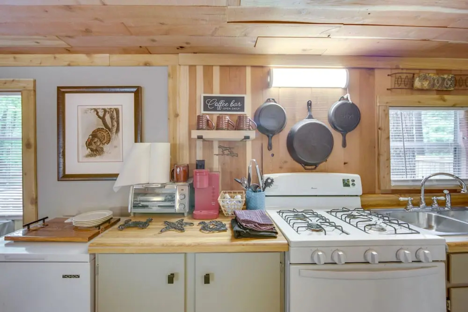 Hemphill Home w/ Community Perks < 1 Mi to Water!