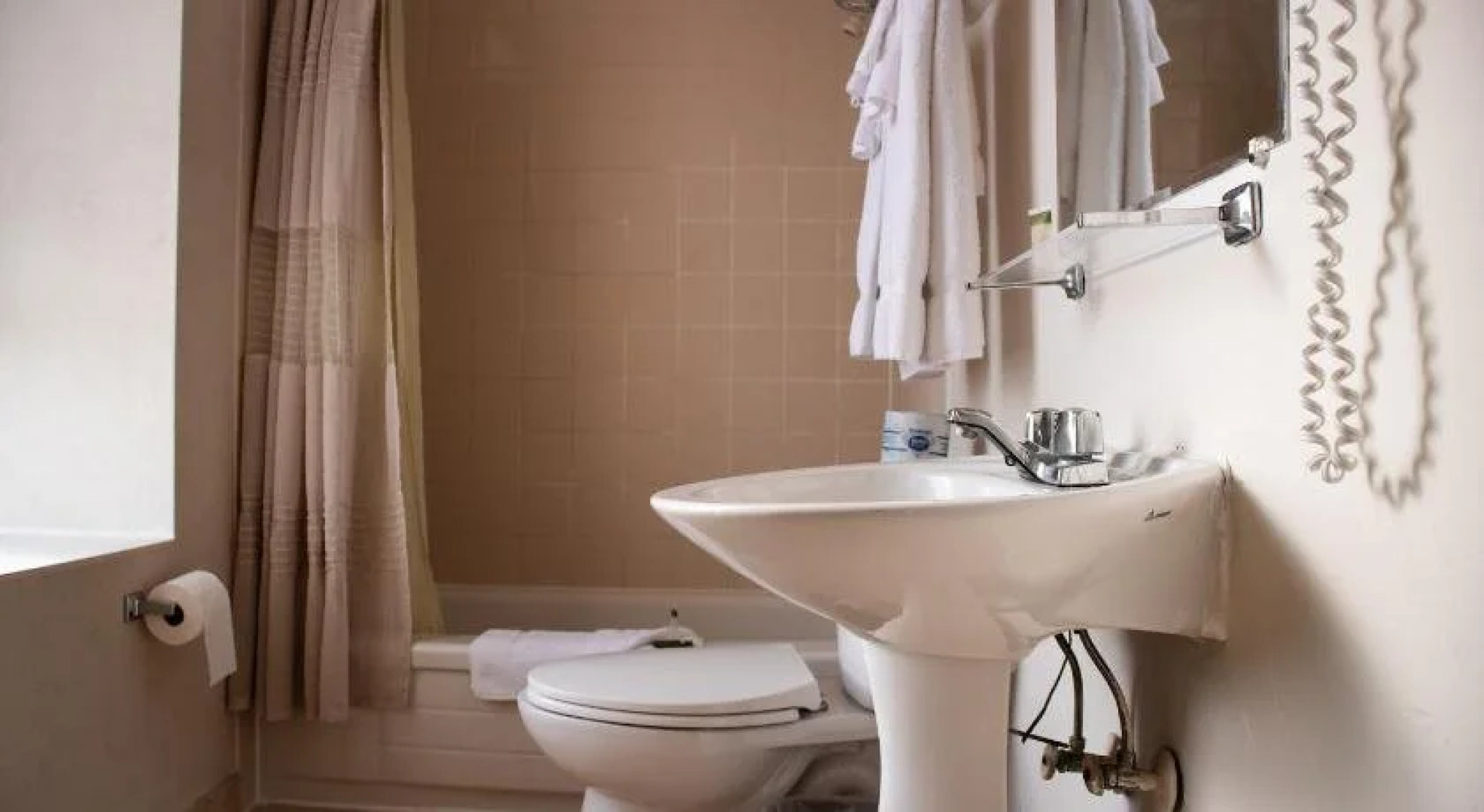 Royal Inn and Suites