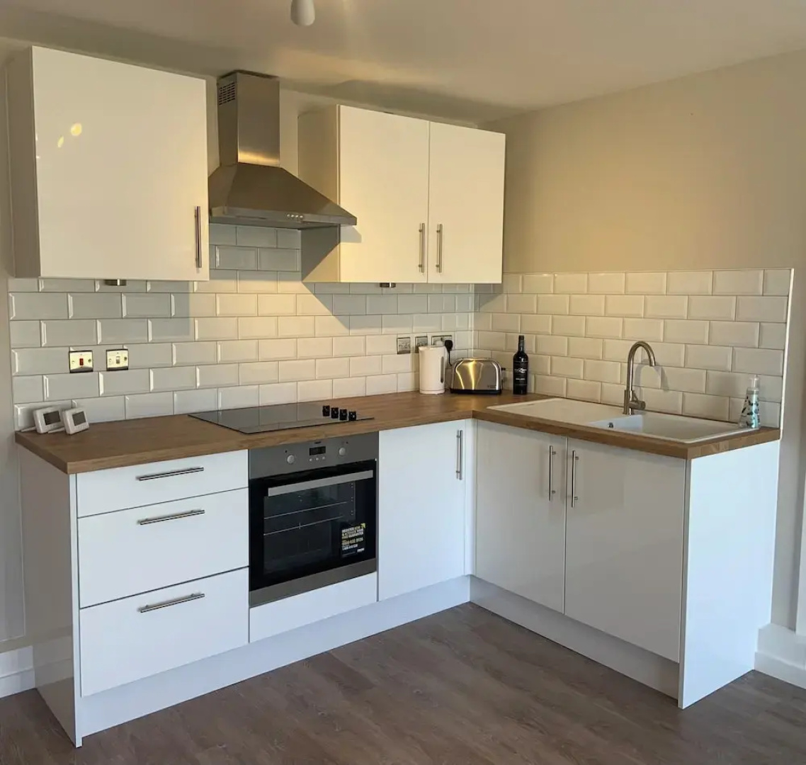 1-bed - Sleeps 2 - Pet Friendly w Parking