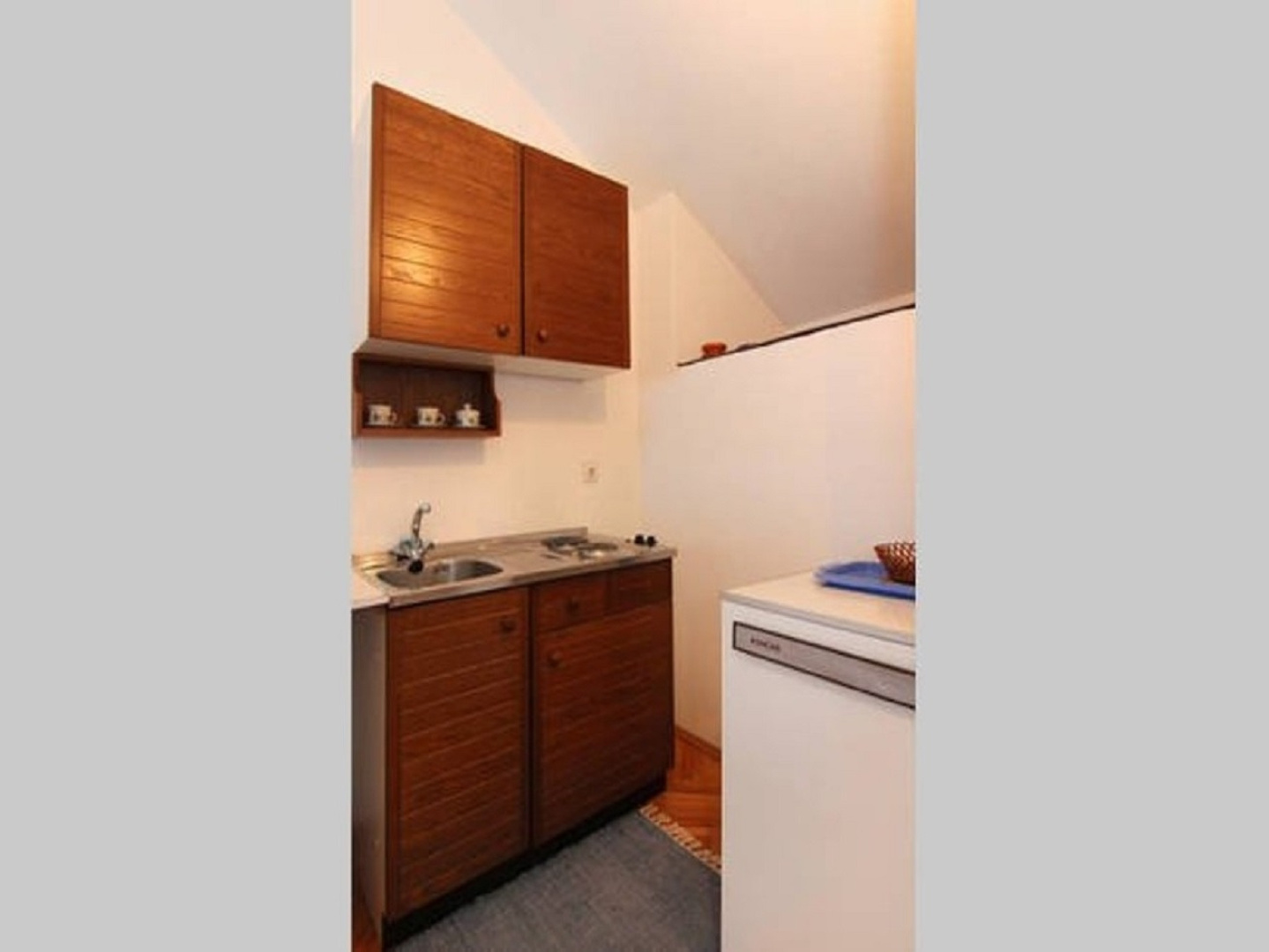 Studio apartment Mat - in a cosy stone house: SA3 Bol, Island Brac
