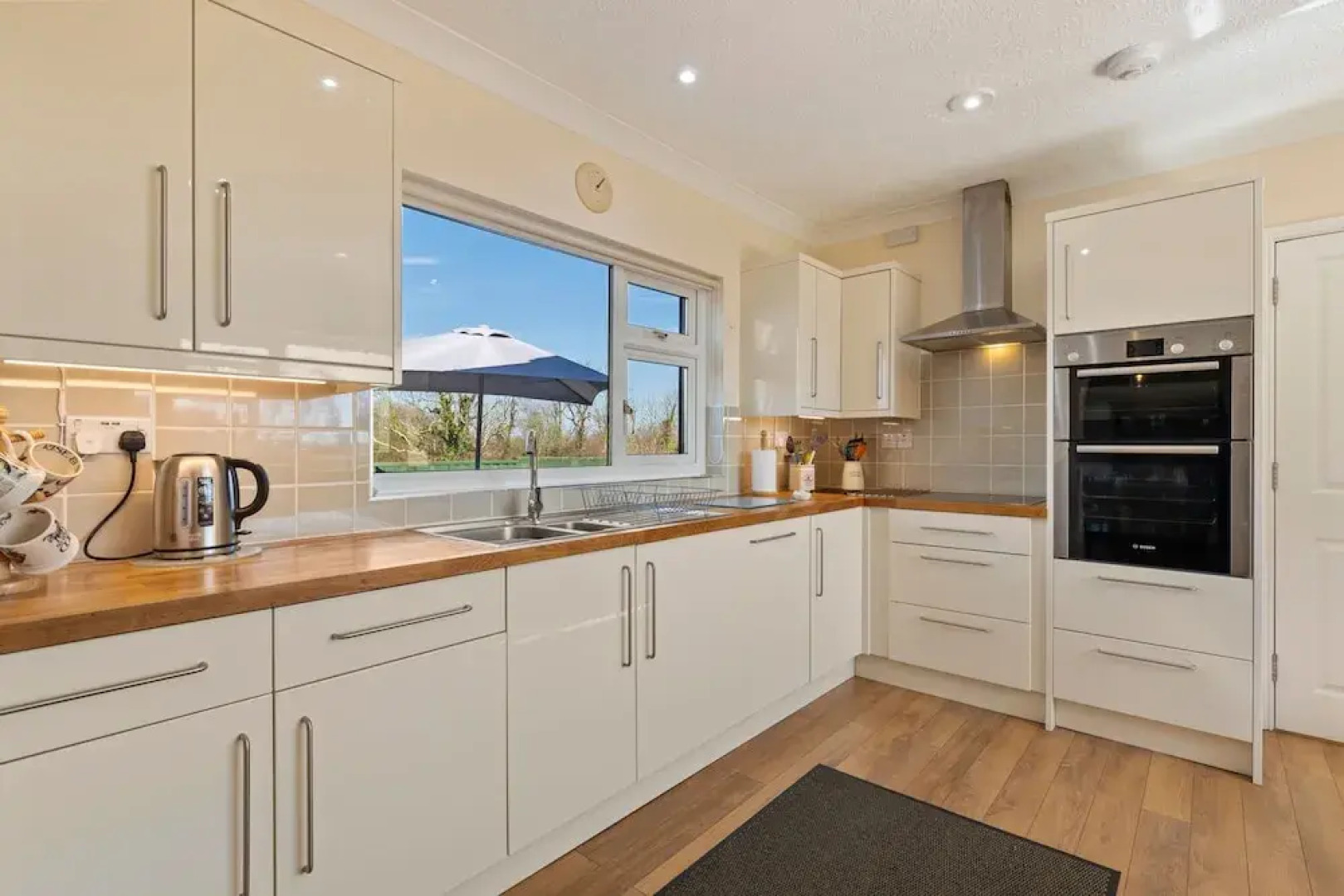 Honeyfield Lodge - Spacious Cottage Rural Views