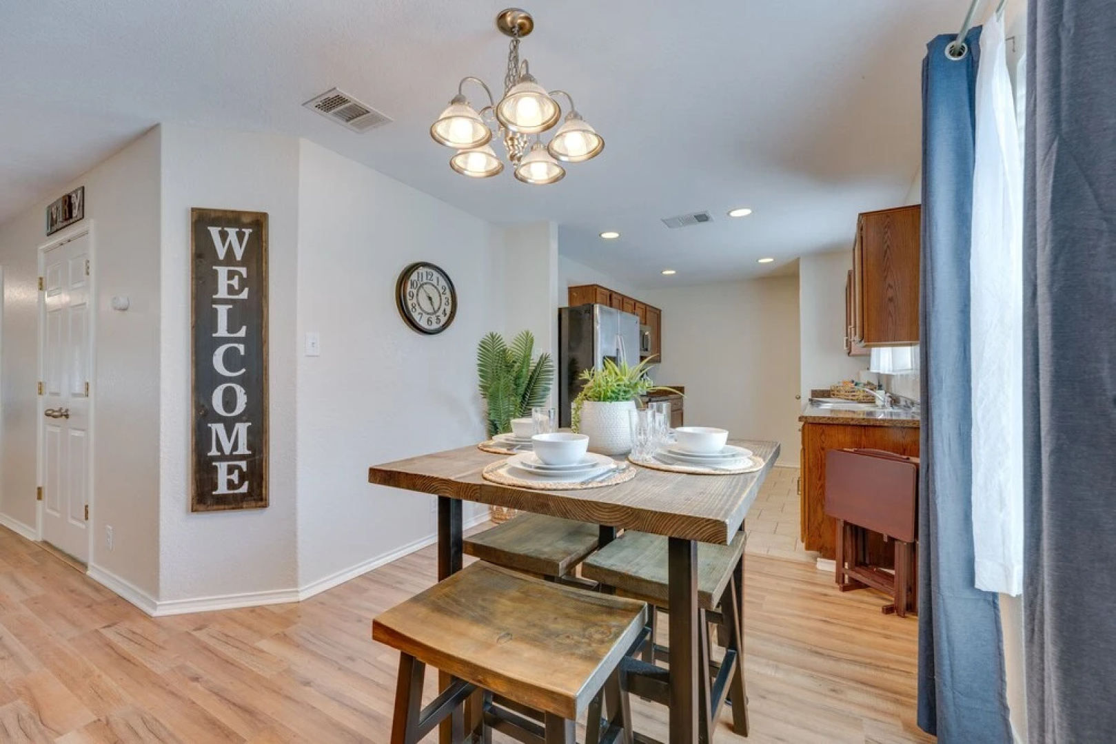 Sunny Universal City Home ~ 18 Mi to San Antonio!
