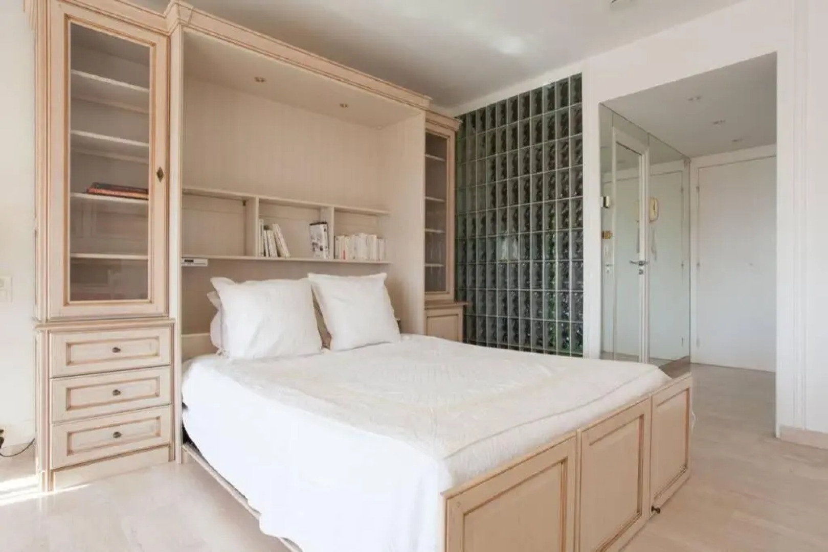 STUDIO STANDING VUE MER 2 PERS. 5 min.CANNES